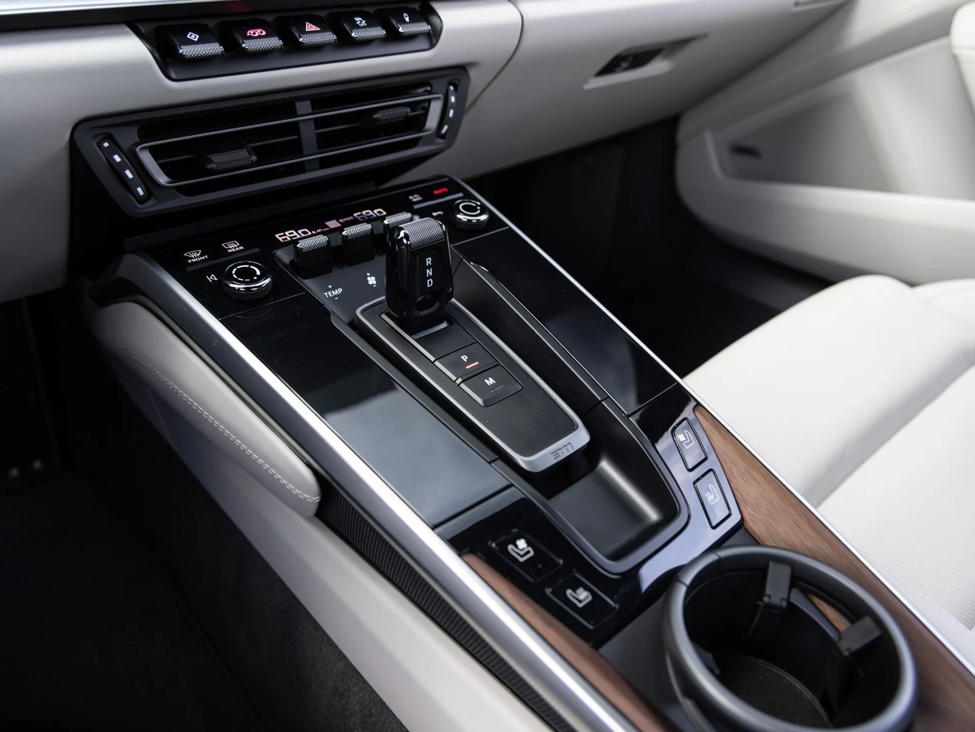 mph016_3085708244_17_75d0bd5410