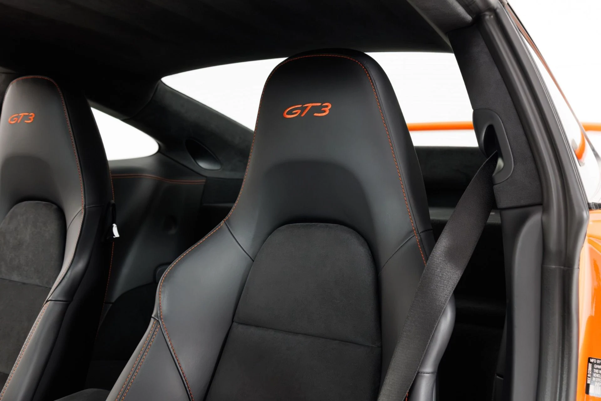 mph016_309115576_Used_2018_Porsche_911_GT_3_1785880177_60e1fac07a