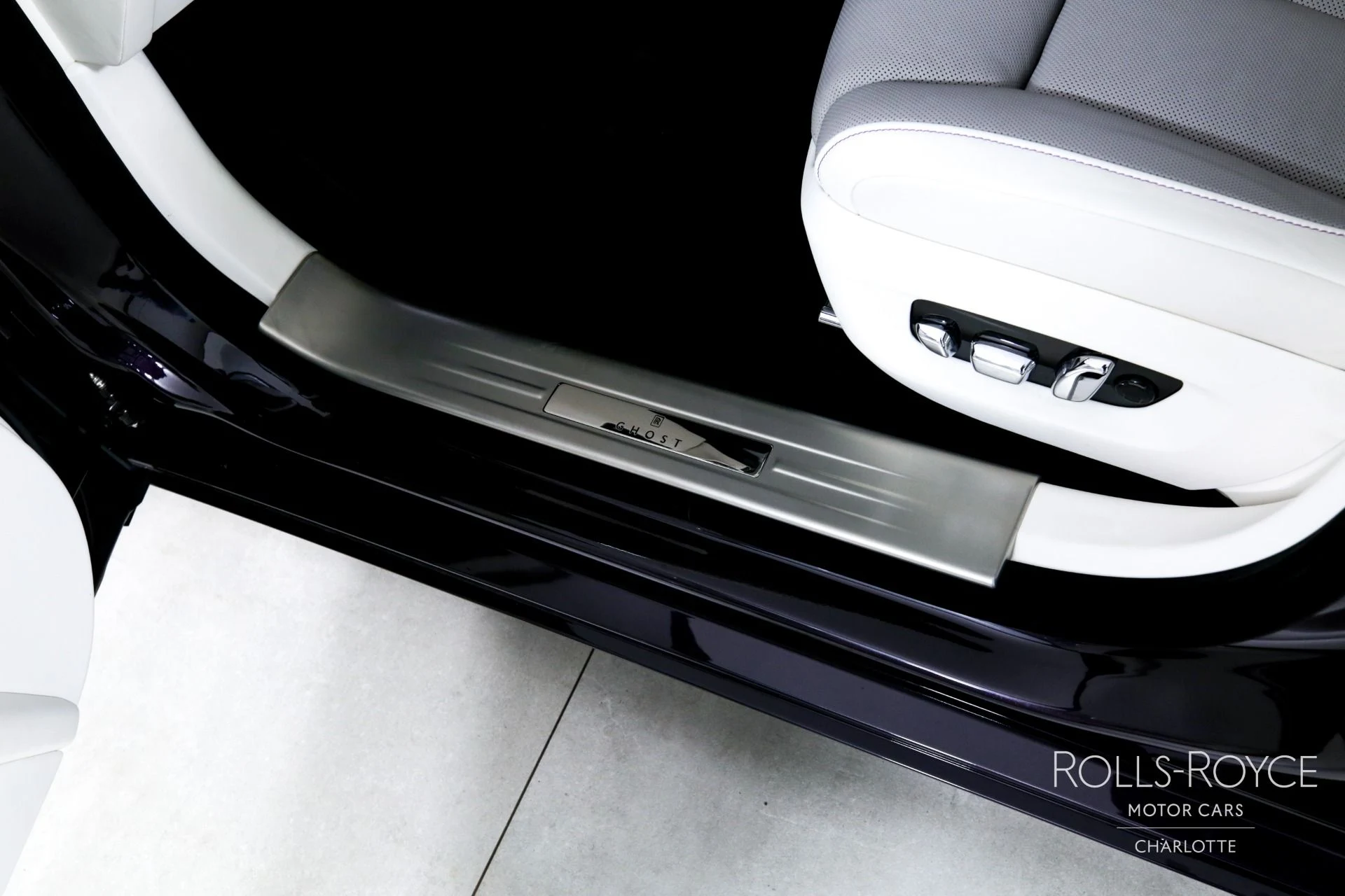 mph016_309371886_Used_2024_Rolls_Royce_Ghost_1742826622_7ddddf90e0