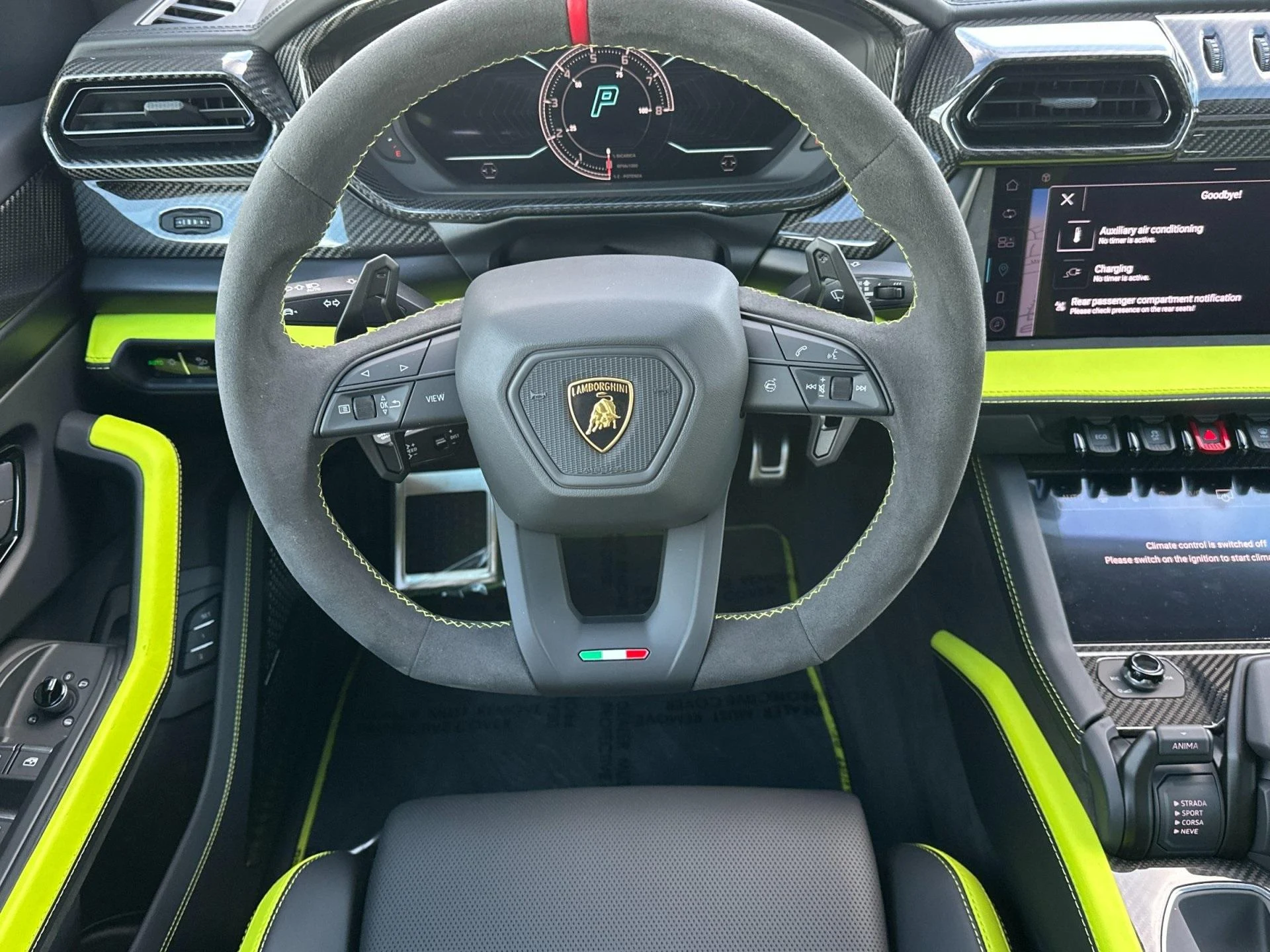 mph016_309868124_New_2025_Lamborghini_Urus_SE_1762355303_e0552a0c0f