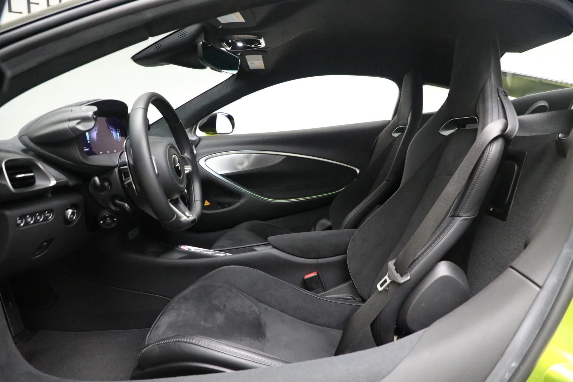 mph016_3106684972_Used_2024_Mc_Laren_Artura_Performance_56ff060862