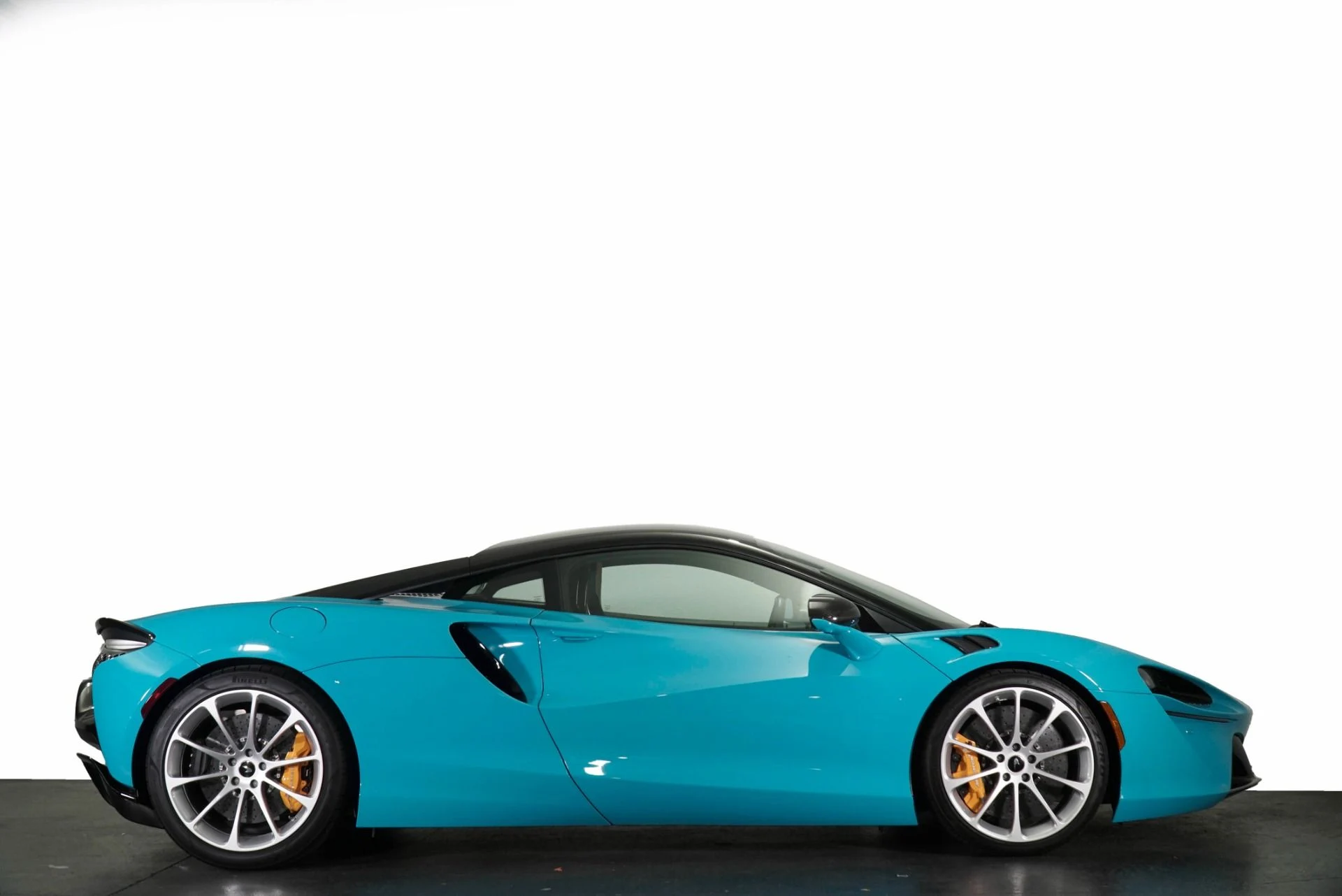 mph016_3119501088_Used_2023_Mc_Laren_Artura_Tech_Lux_1773684519_35f7d4e08d