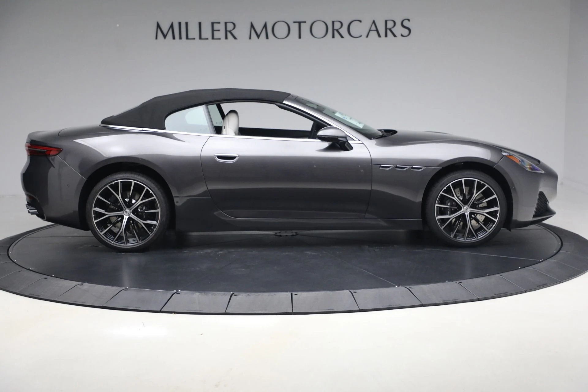 mph016_3136259832_New_2026_Maserati_Gran_Cabrio_Modena_1765306222_d202368855