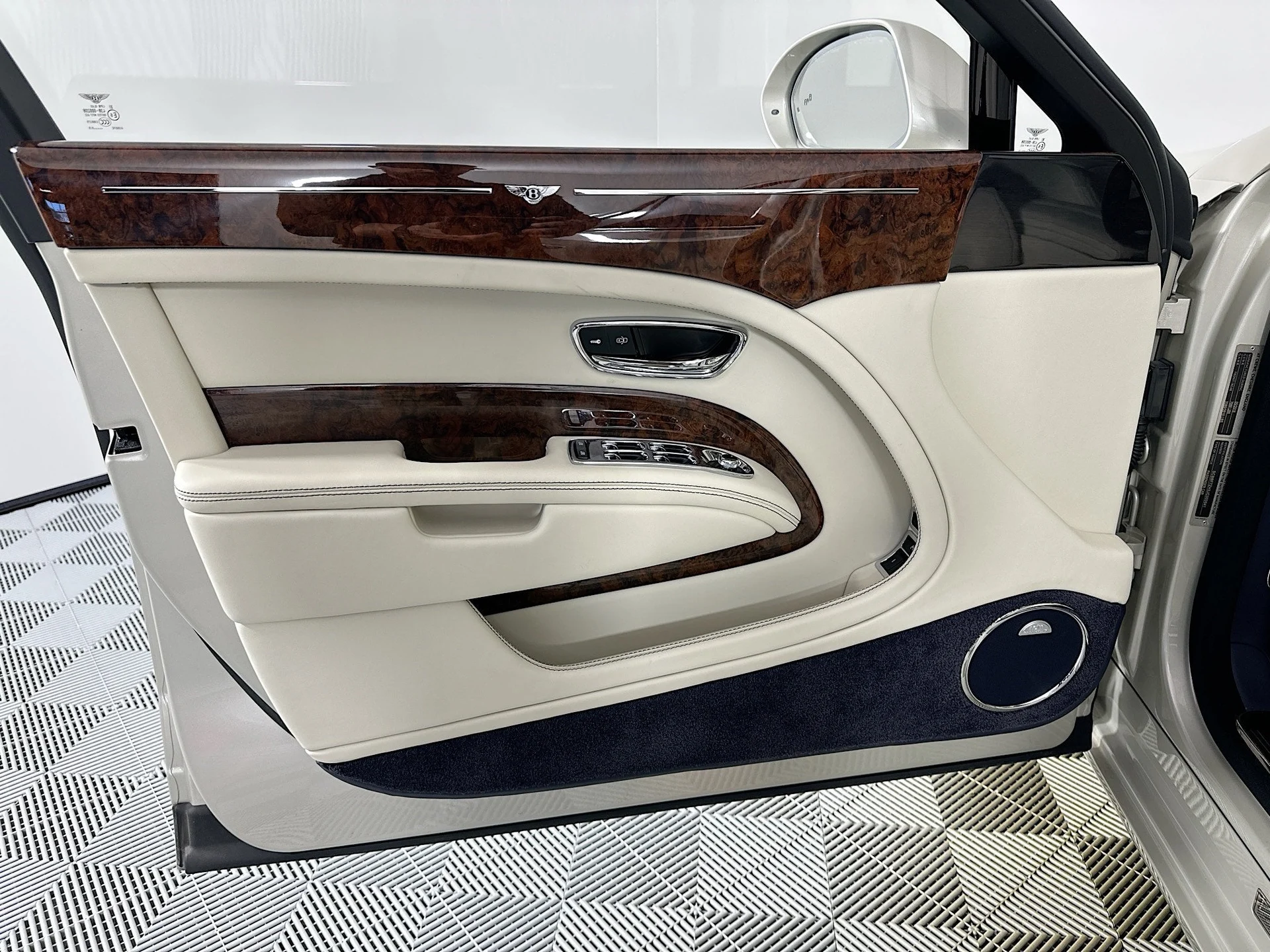 mph016_3139403449_17_a59ba83861