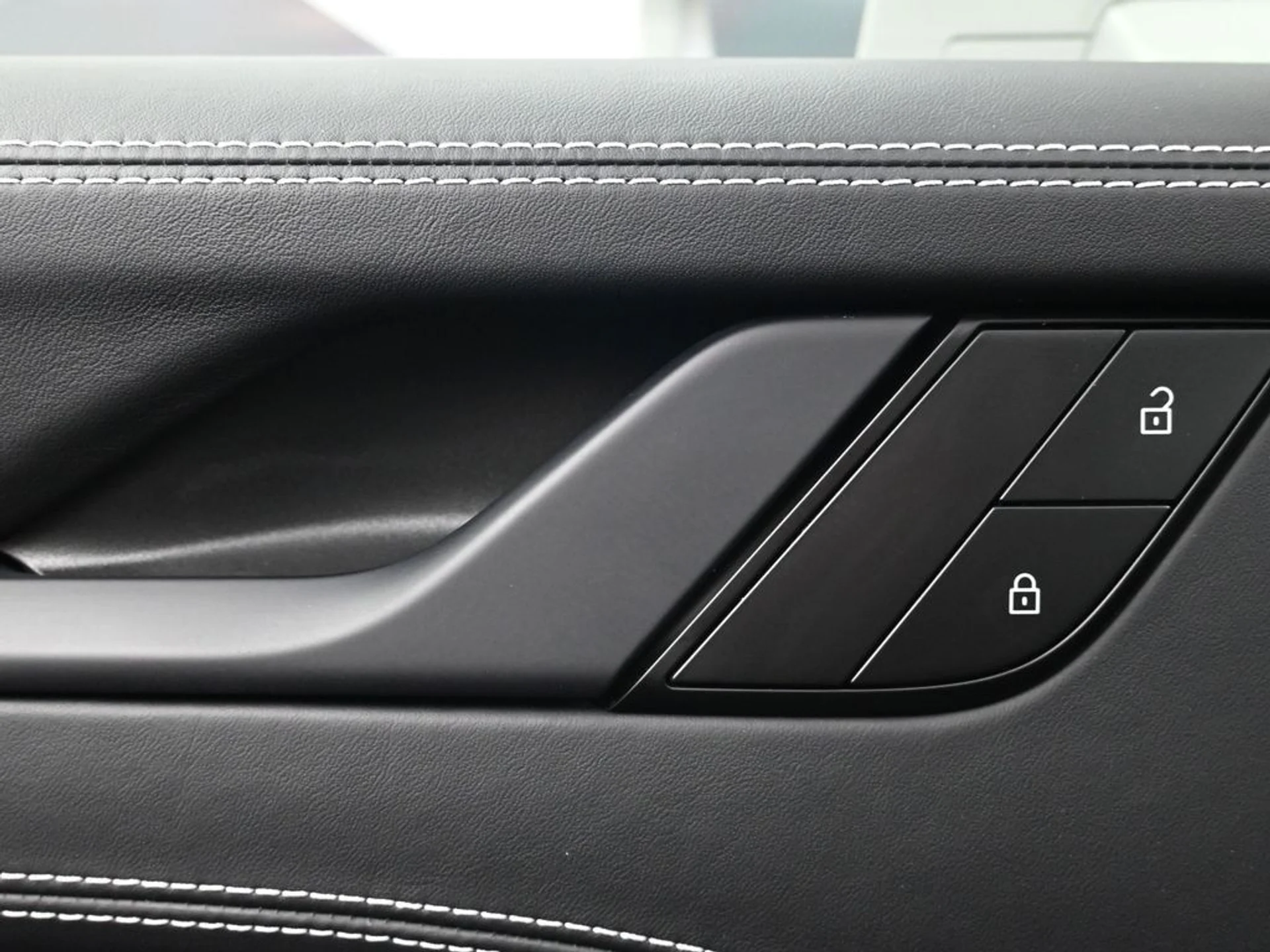 mph016_3140405821_27423baa00e3acbfc85976a082d31085x_e6ee3fd6e2