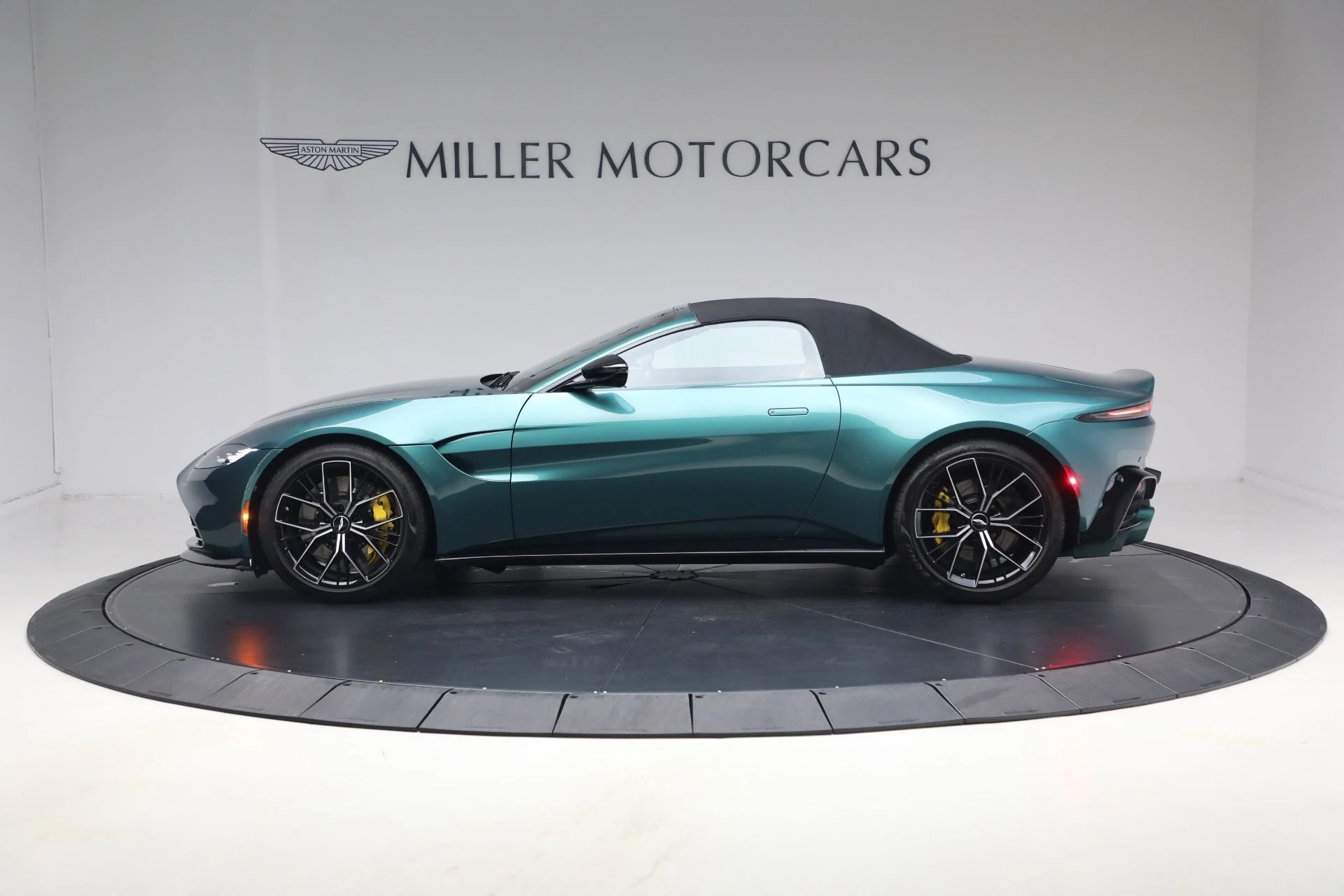 mph016_3148879022_Used_2023_Aston_Martin_Vantage_V8_1791917155_32d5c8b8ef