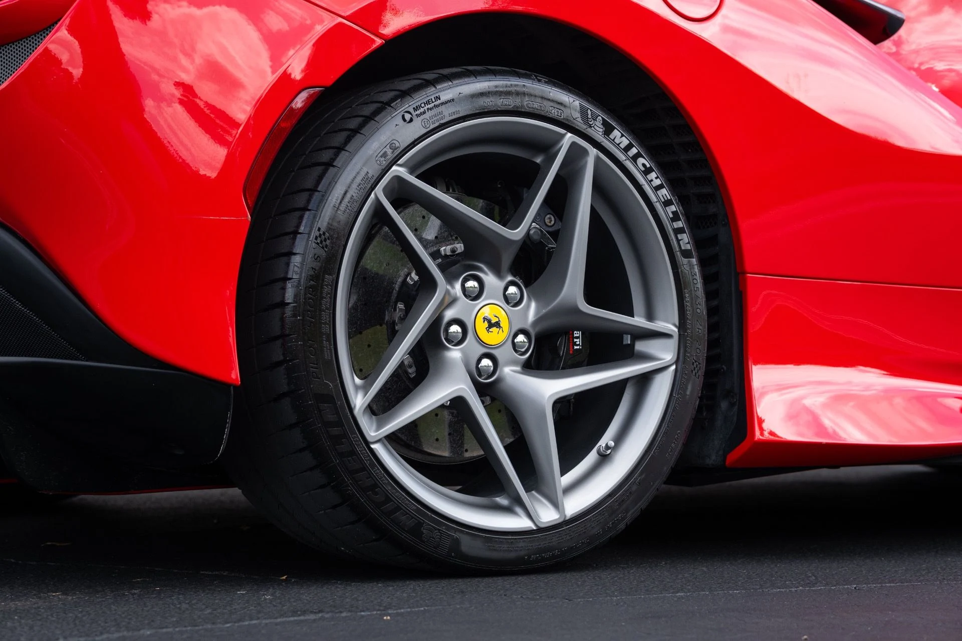 mph016_3149633327_Used_2022_Ferrari_F8_Tributo_1777610244_8c64d65f38