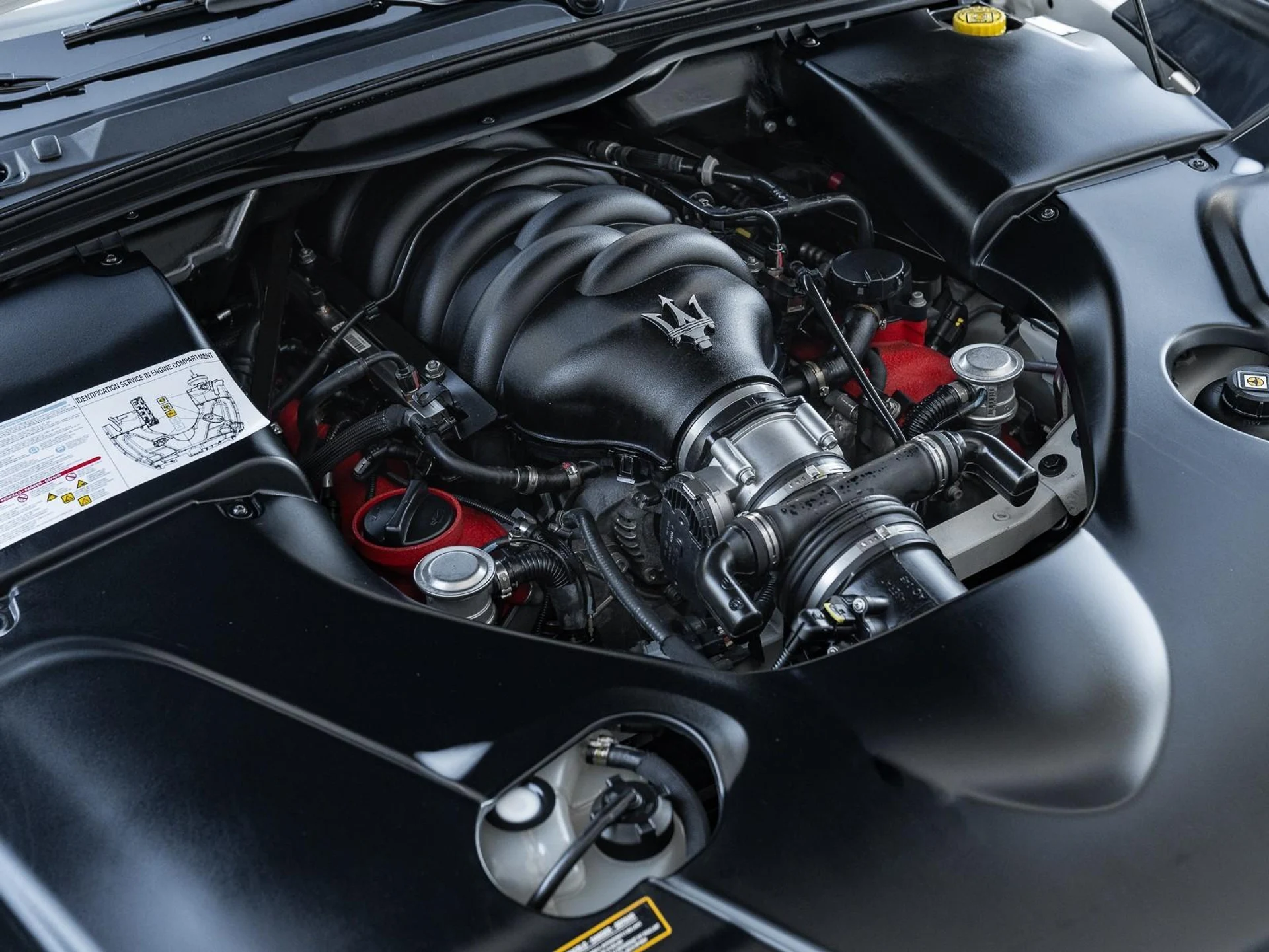 mph016_3151647848_Used_2015_Maserati_Gran_Turismo_Convertible_Sport_1760472346_53106b5da4