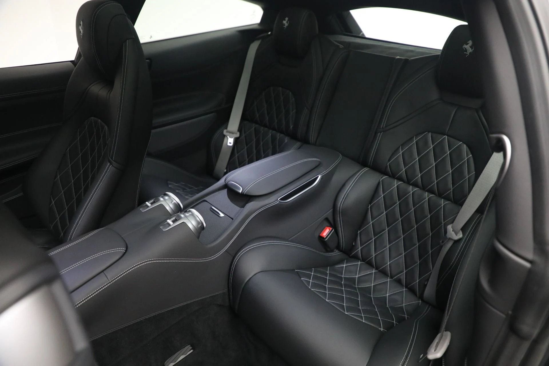 mph016_3158303498_Used_2019_Ferrari_GTC_4_Lusso_1731632886_05d6cfc0a3