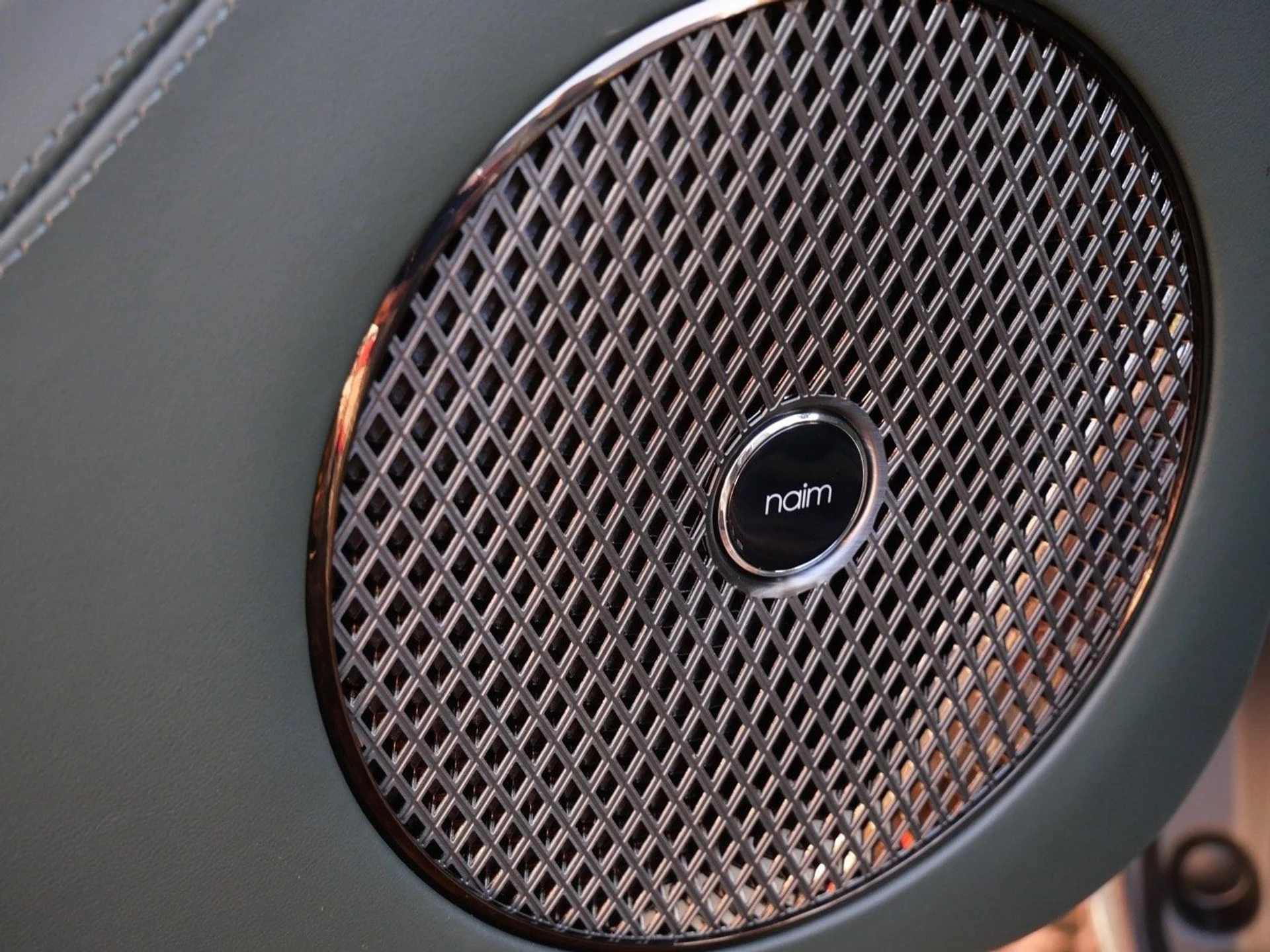 mph016_3162261924_f556a1c65ba421c0b4d5c42713786139x_fea175fea8