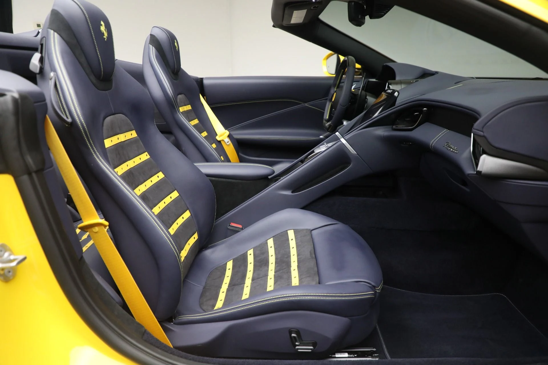 mph016_3167420256_Used_2025_Ferrari_Roma_Spider_1758310814_d87b5b80d4