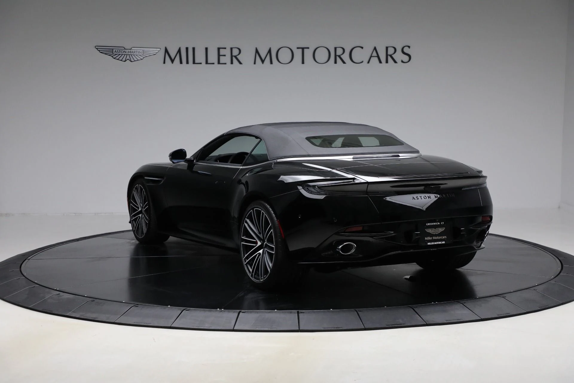 mph016_3168716583_New_2025_Aston_Martin_DB_12_Volante_ceb7d0e799