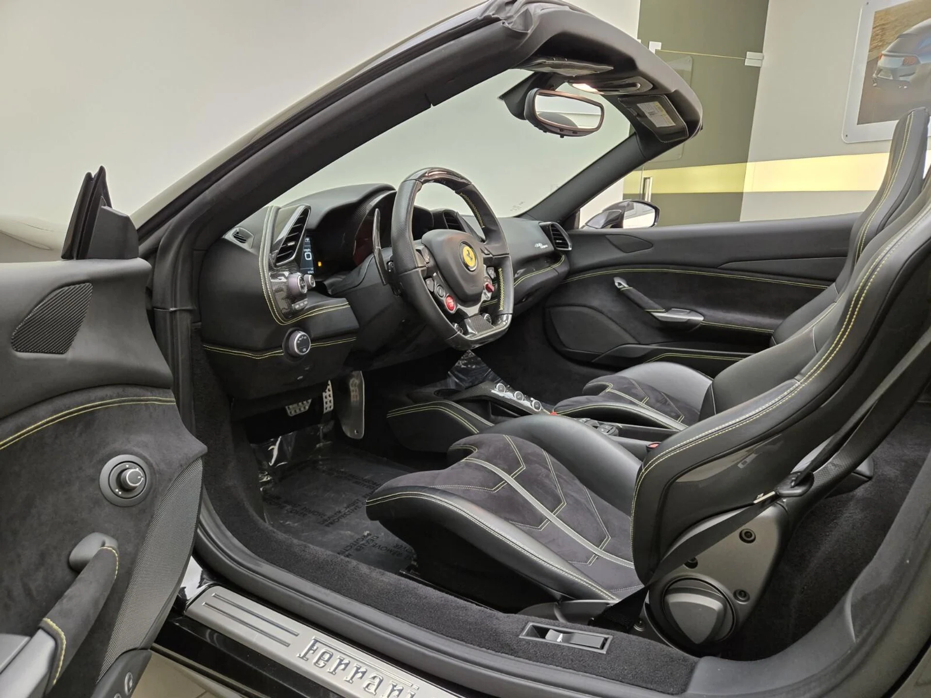 mph016_3170791303_Used_2017_Ferrari_488_Spider_1755156496_2ec2fae217