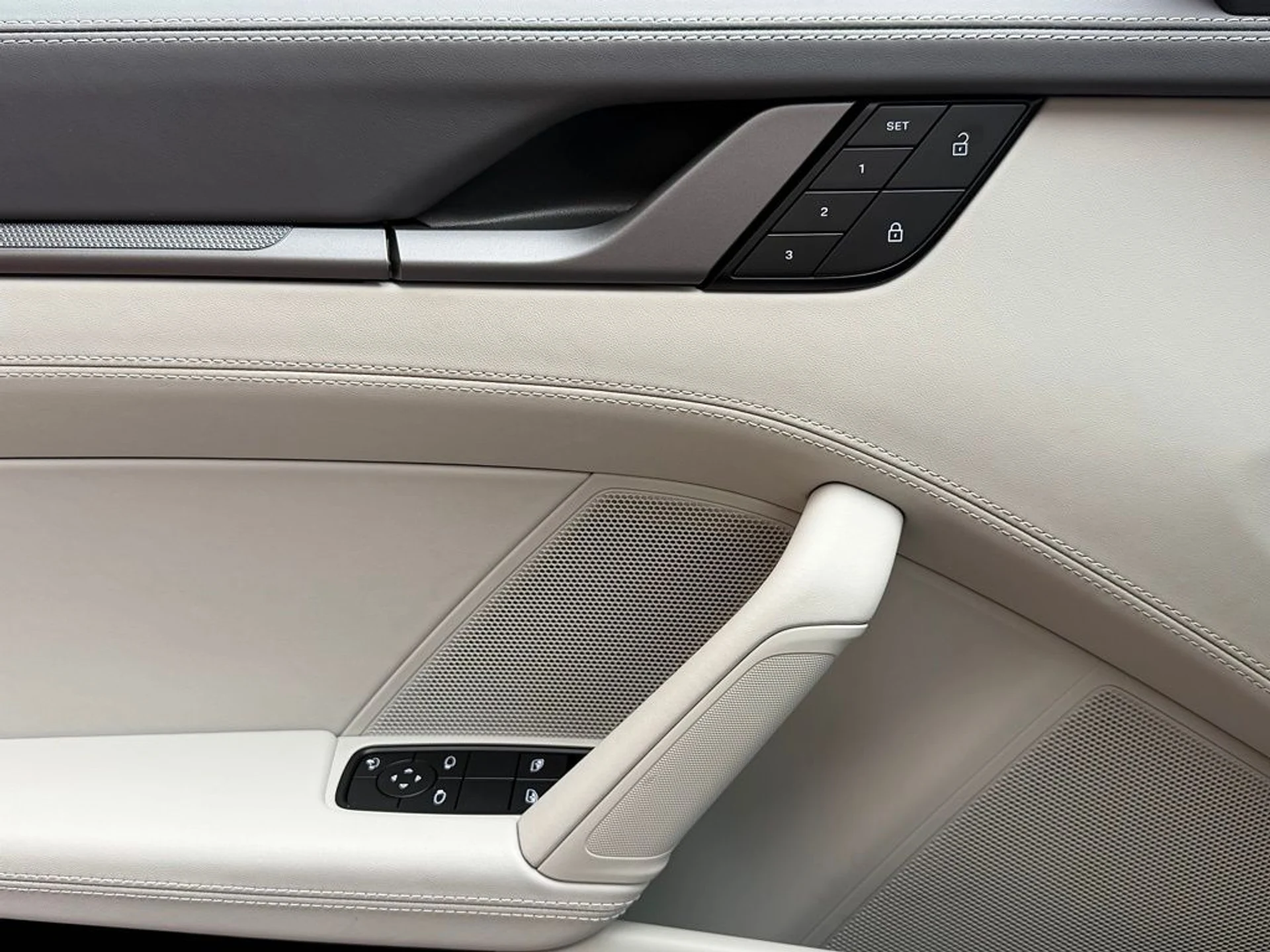 mph016_3171413136_24f76630c9cdb1d1a8be3d6c8beff89ex_003248100a