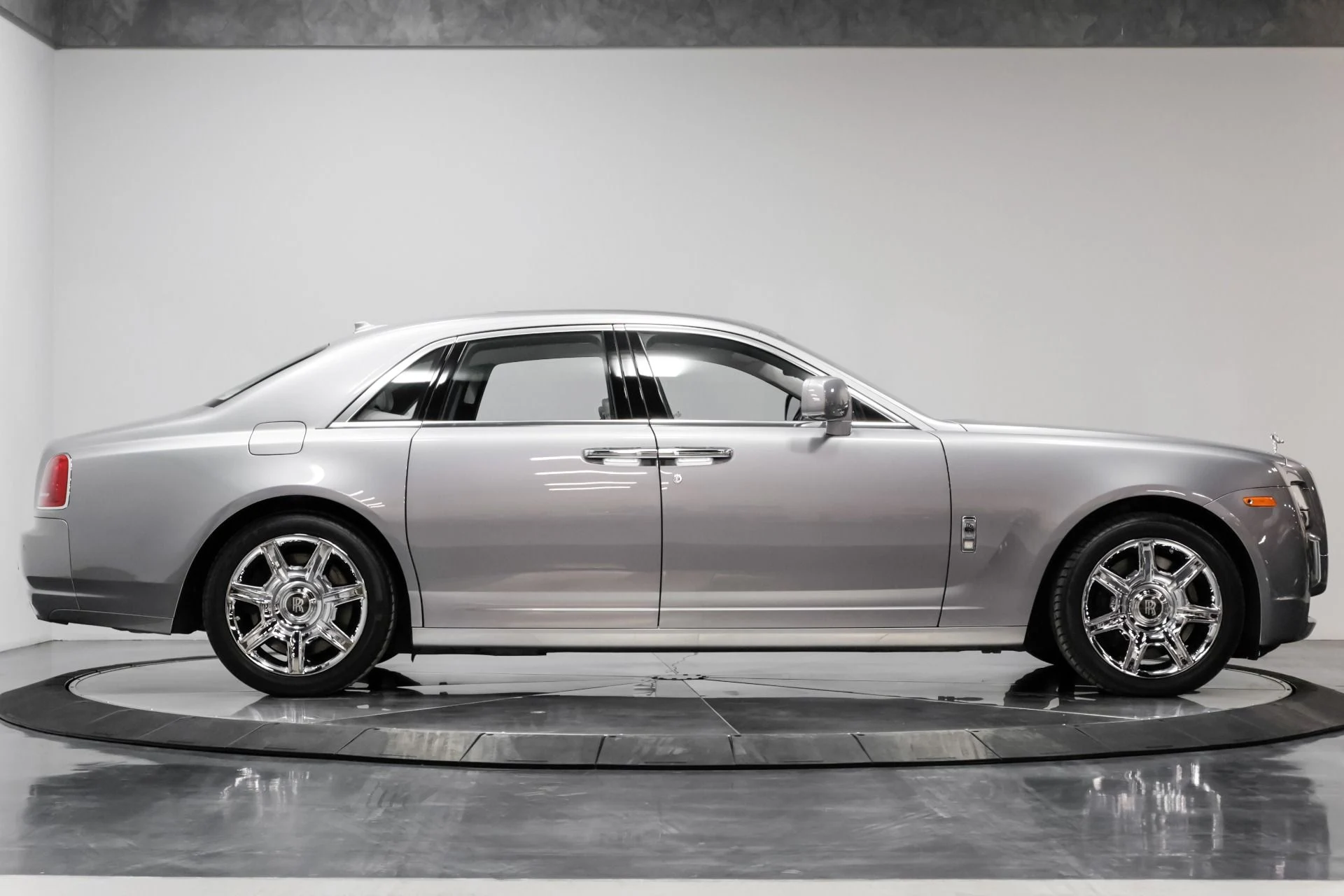 mph016_3174591074_Used_2010_Rolls_Royce_Ghost_1762979207_46738d2079
