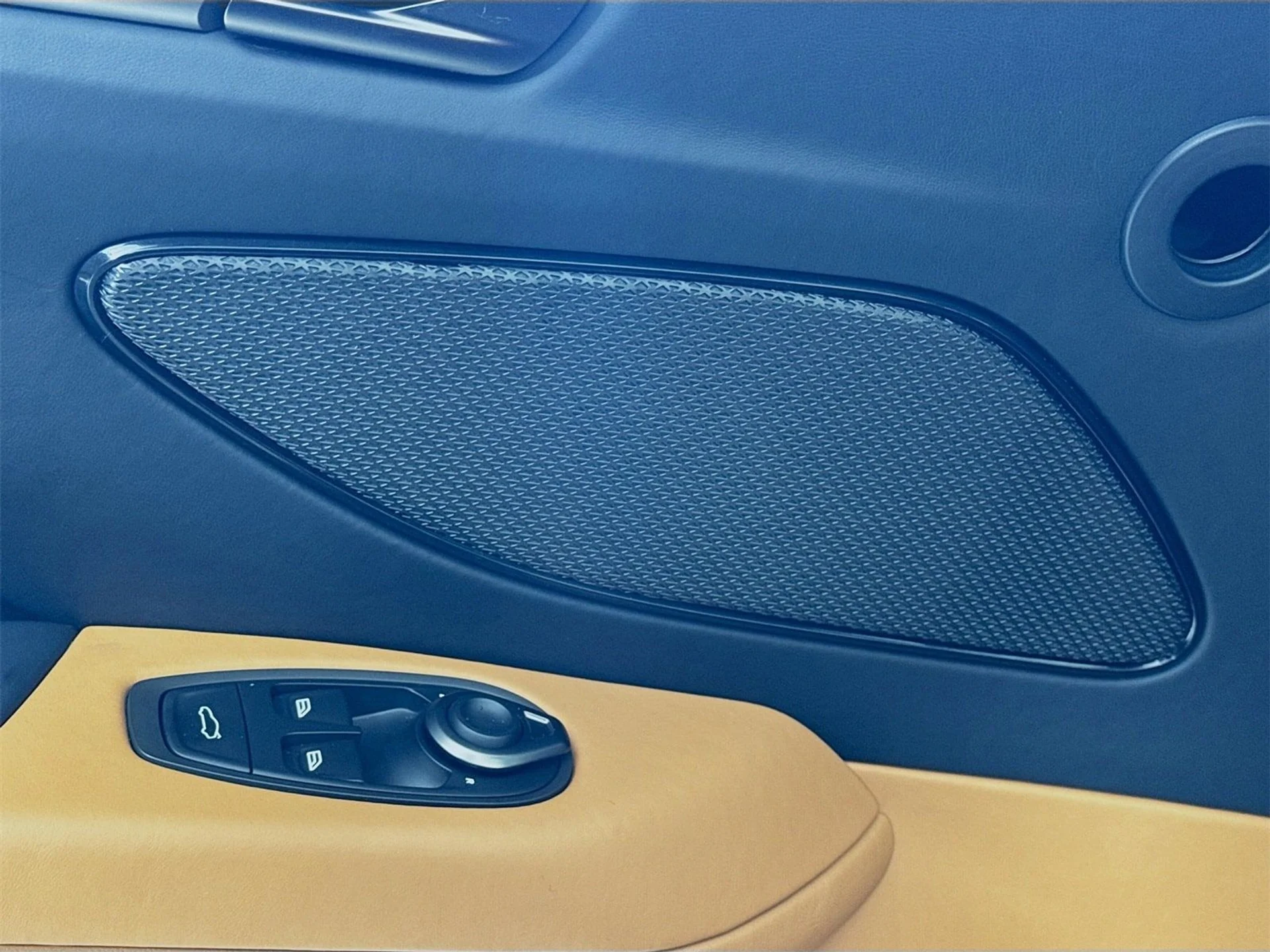 mph016_3177202793_3c90461c6e7b5380edb4f02bc8aae55fx_8e829a8b2c