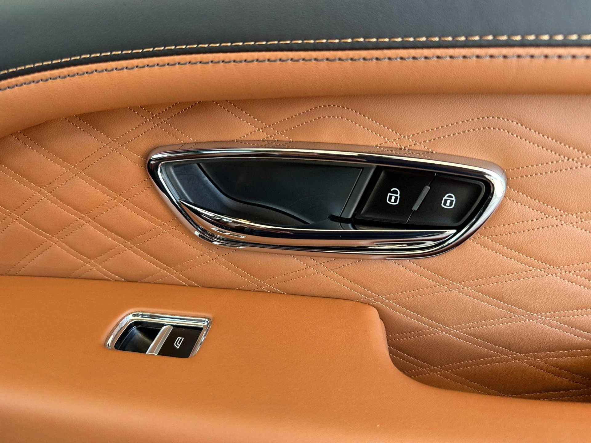 mph016_3177819779_Used_2023_Bentley_Bentayga_EWB_Azure_1786613169_e155ad4284