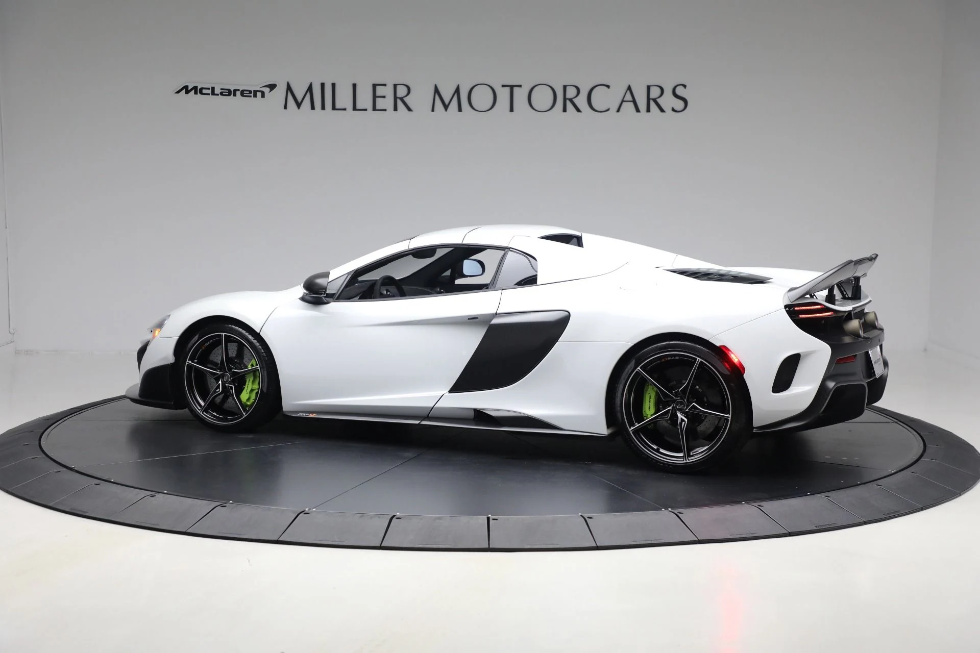 mph016_318774649_Used_2016_Mc_Laren_675_LT_Spider_2f4bc43524