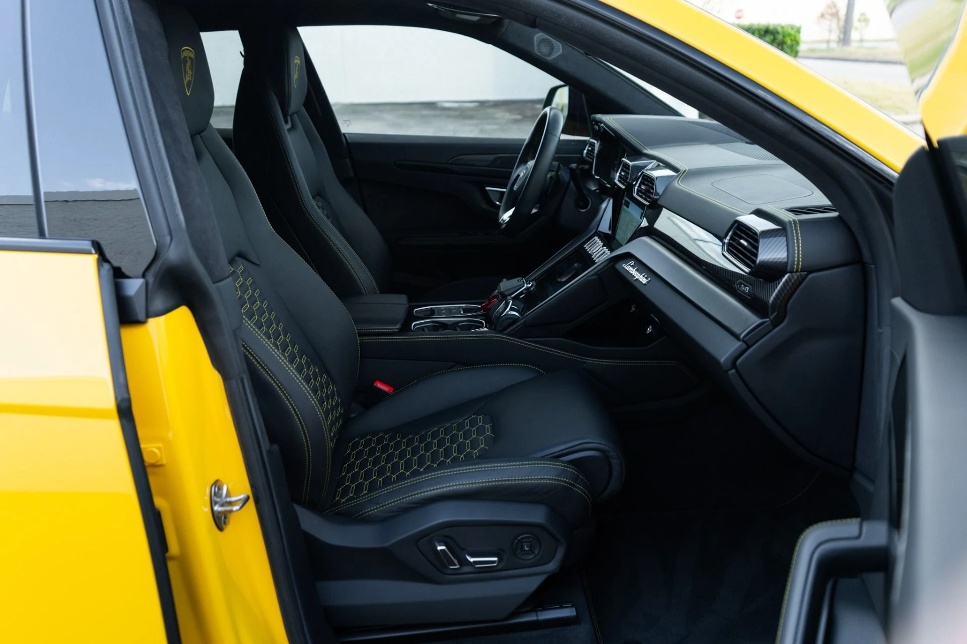 mph016_3190707052_Used_2021_Lamborghini_Urus_1770744627_42cdc8fd56