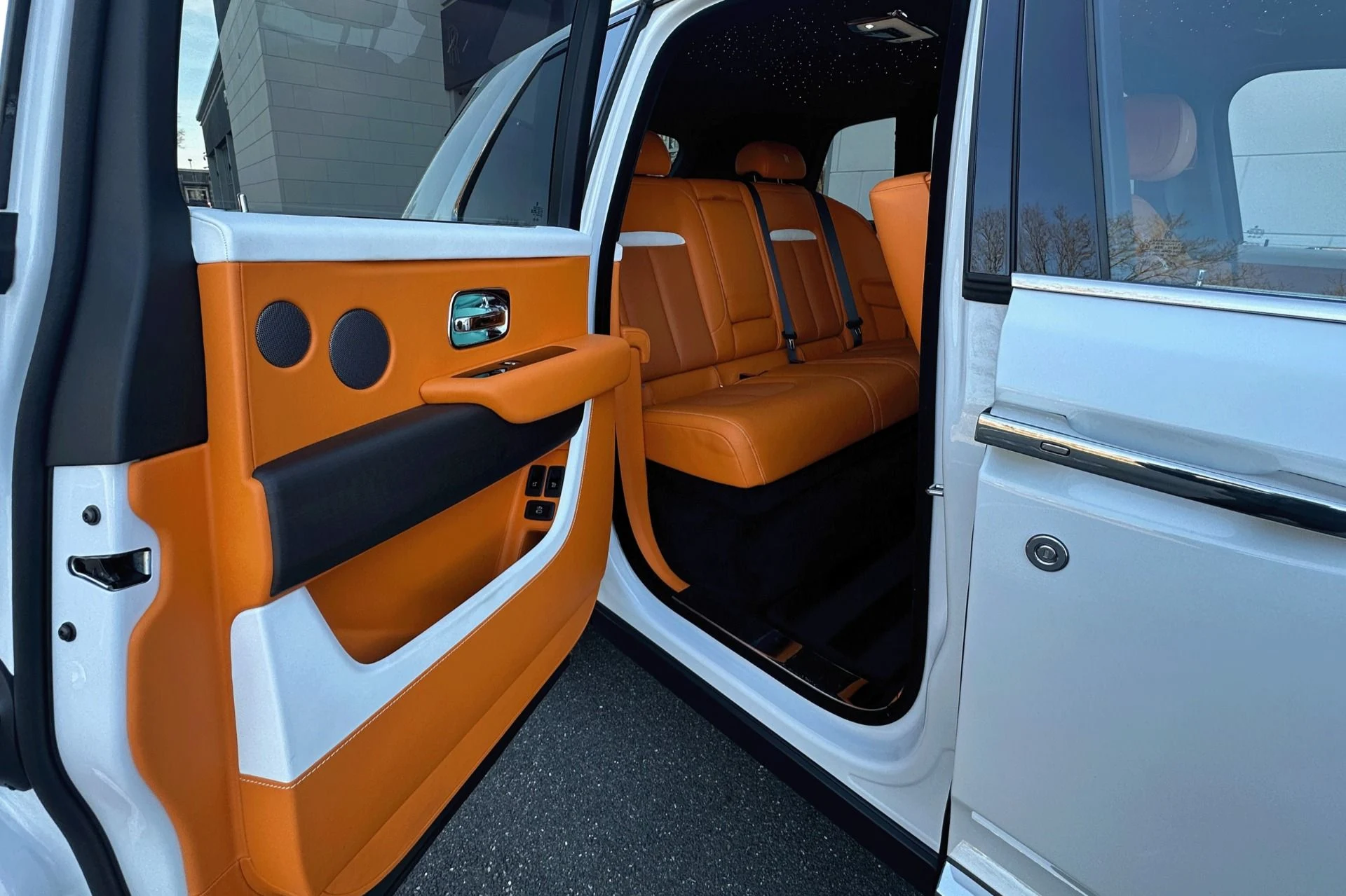 mph016_3195726864_Used_2024_Rolls_Royce_Cullinan_1764747349_f5b97ff6f8