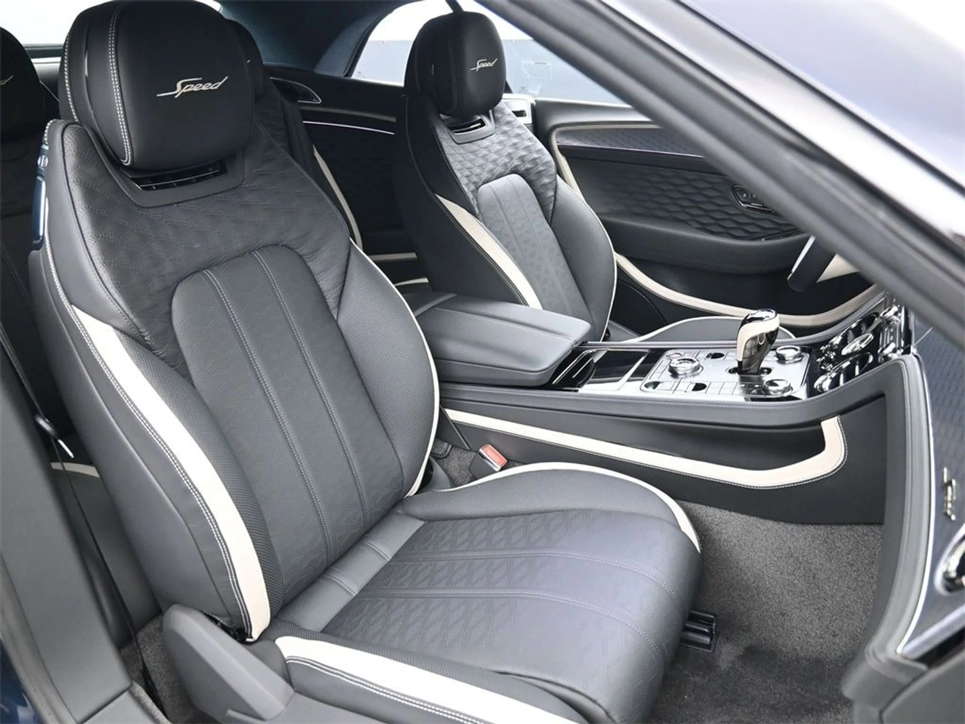 mph016_3199501353_69d8bb0120568d36a76e1bb639dc439ex_3787449714