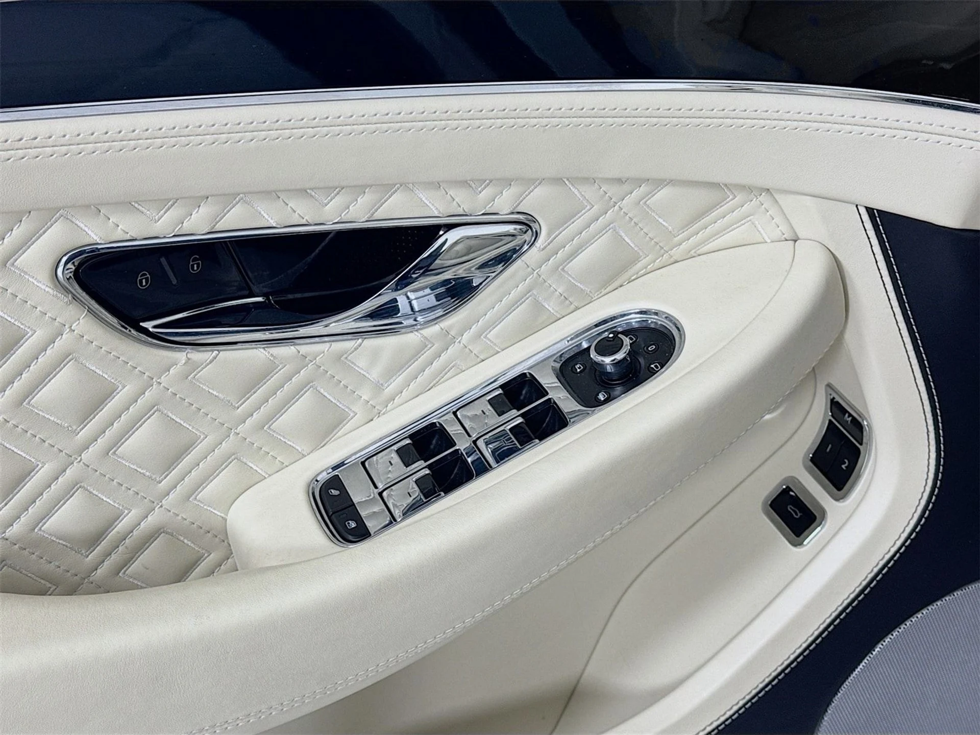 mph016_3202892219_bd09ba4ec3bbfd74a07be01602433e70x_fd4136709d