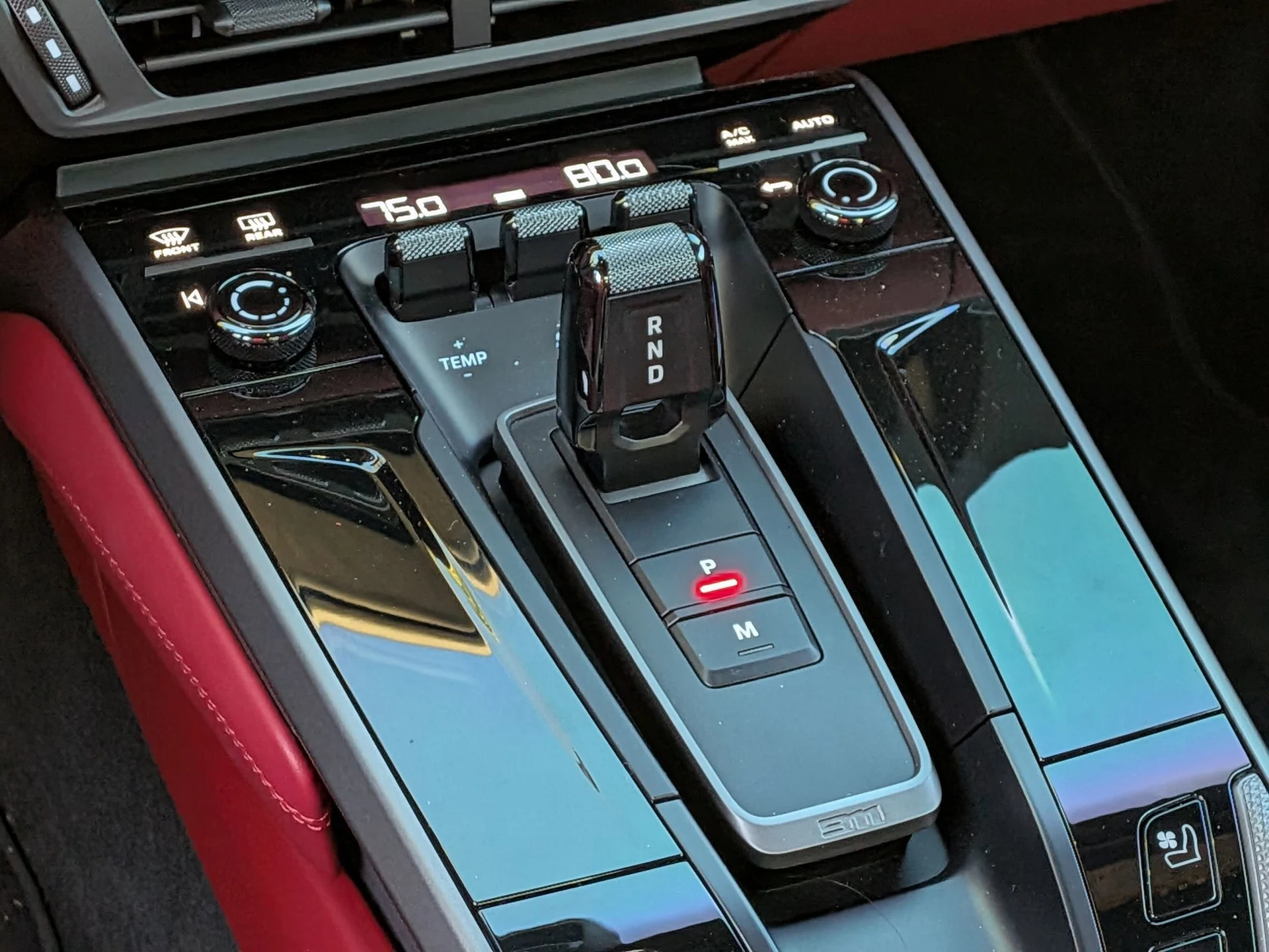 mph016_3204698906_81f7933257092c46285ea84395075394x_93267b46b4