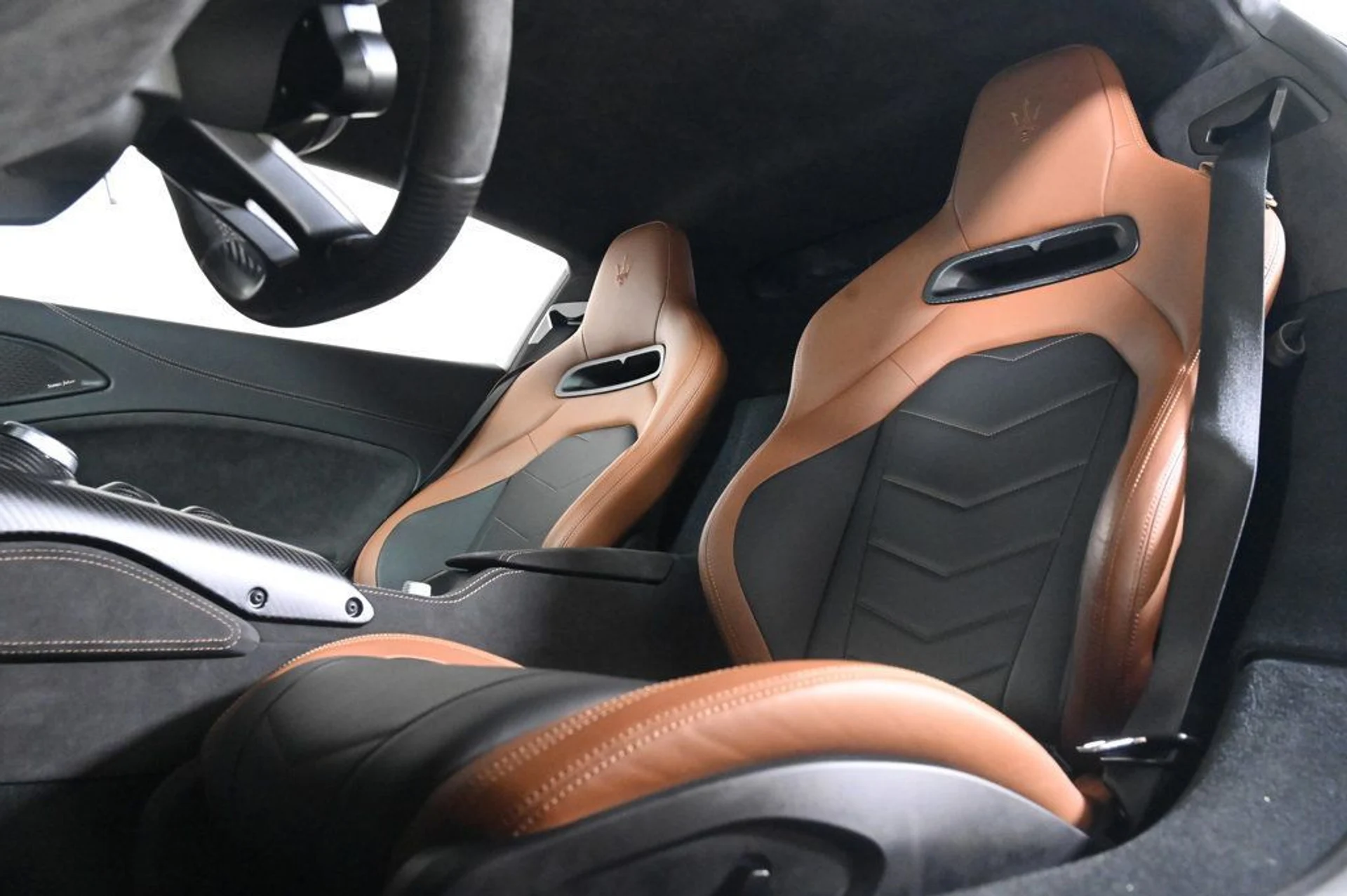 mph016_3208081668_used_2022_maserati_mc20_base_11350_22957730_16_1024_faf5ed7cb0