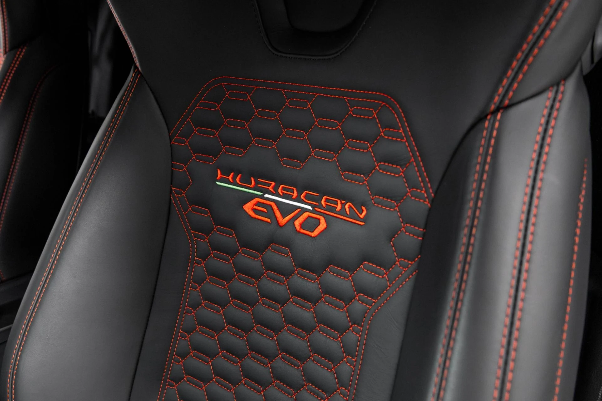 mph016_3210208331_Used_2021_Lamborghini_Huracan_EVO_1762806444_92bf073a6e