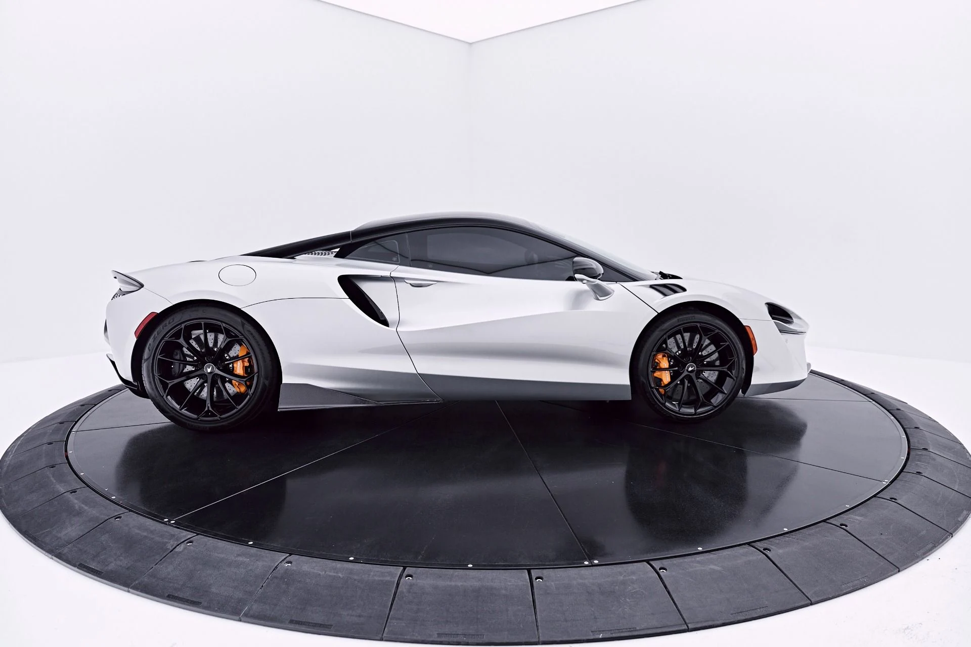 mph016_3227390798_Used_2023_Mc_Laren_Artura_1782871201_6732d04826