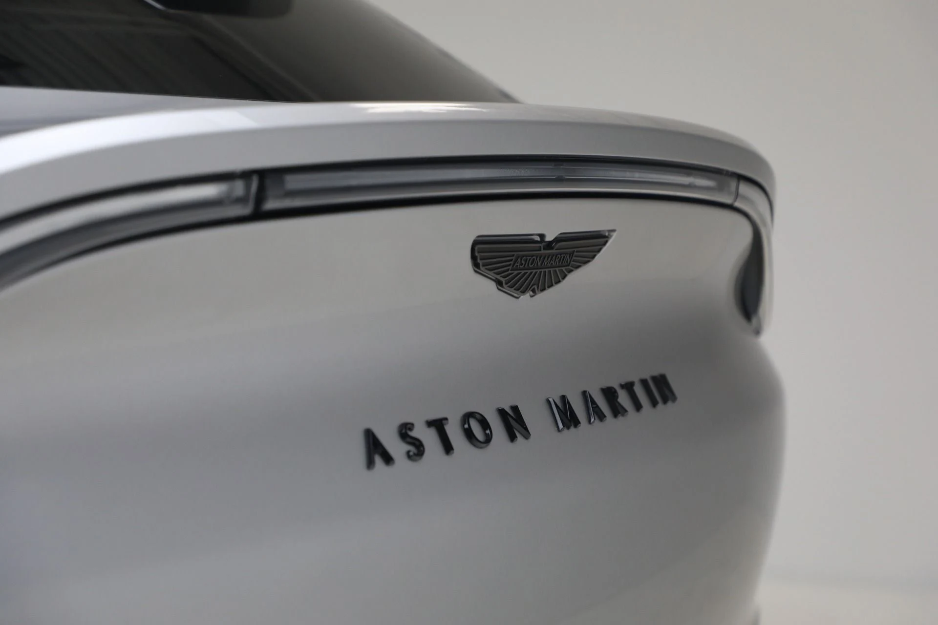 mph016_3245962264_New_2026_Aston_Martin_DBX_707_1767813169_be27811a2f