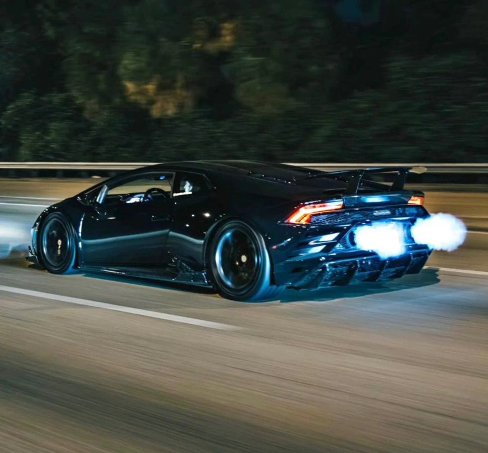 mph016_3248238335_Used_2021_Lamborghini_Huracan_EVO_1764798641_2d523908e7