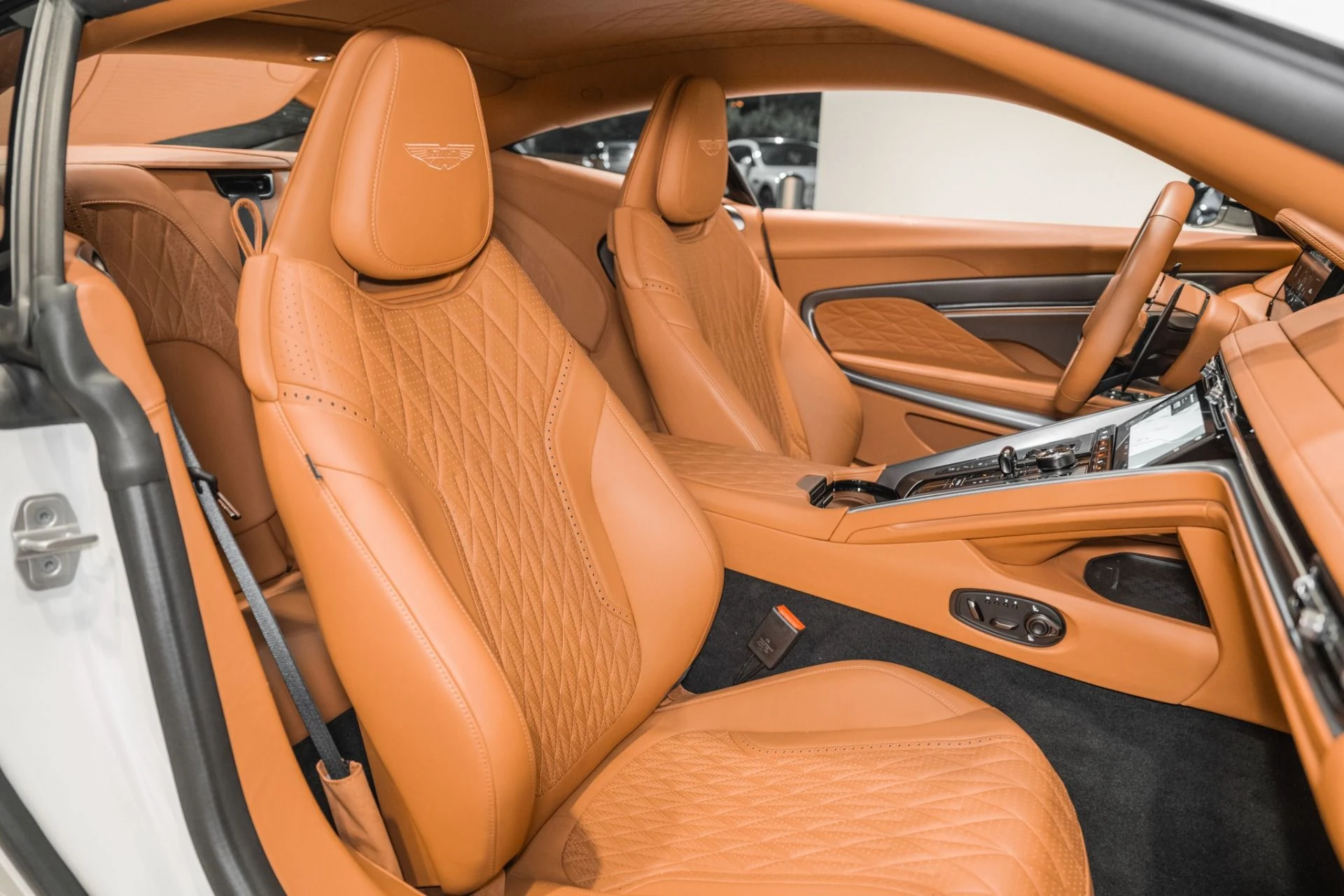 mph016_3248749229_Used_2024_Aston_Martin_DB_12_V8_COUPE_1784304834_a62c9feaac