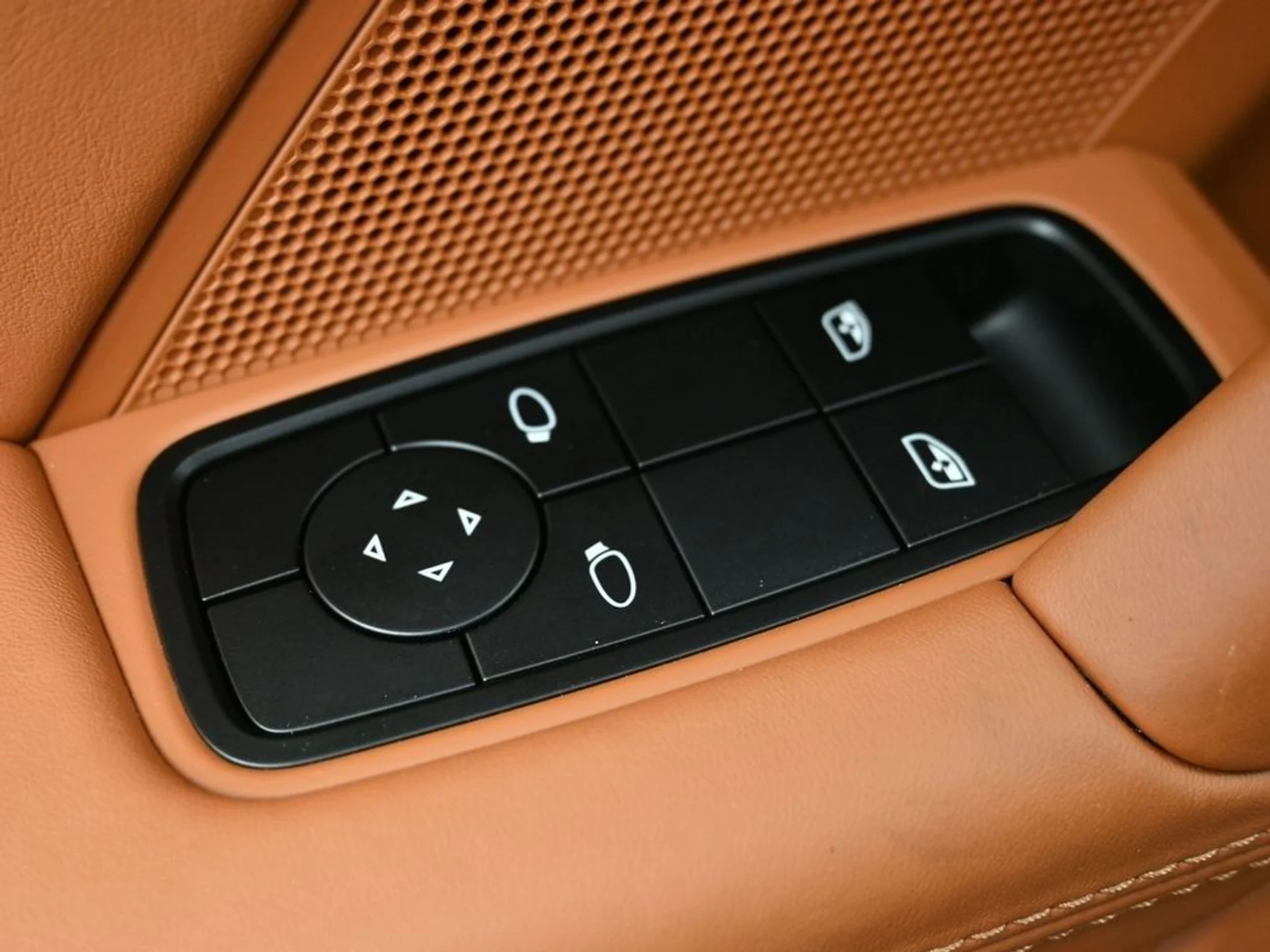 mph016_3249744012_cb6f89e0ea7cb9588e56f790800c1623x_0e872d14ee