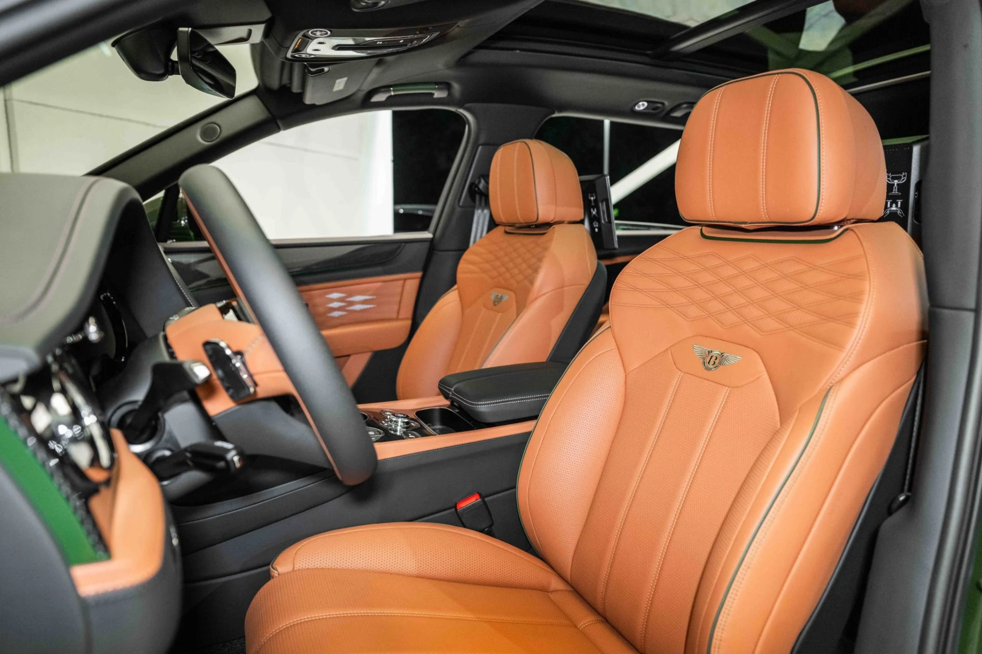 mph016_325580023_Used_2024_Bentley_Bentayga_EWB_Azure_V8_1718899287_e742a56d2a