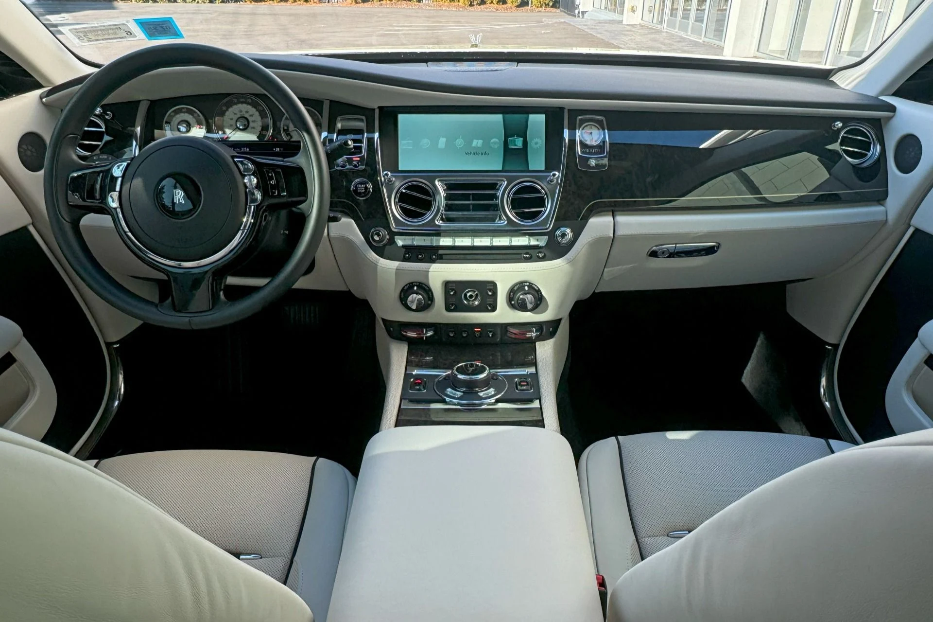 mph016_3256634227_Used_2018_Rolls_Royce_Wraith_1767023392_44868e2948