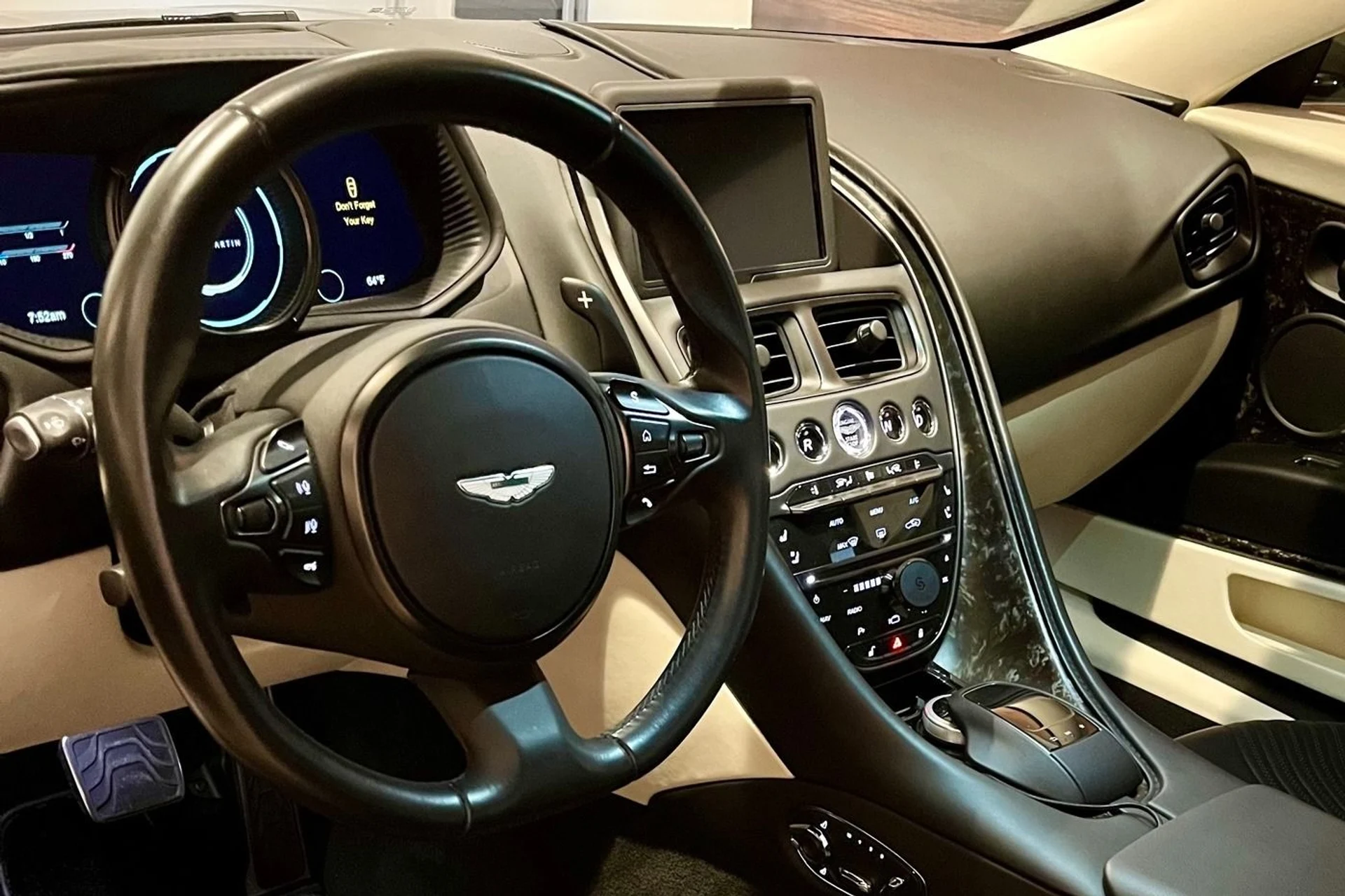 mph016_3259296485_Used_2018_Aston_Martin_DB_11_V8_1763145148_4f51f64801