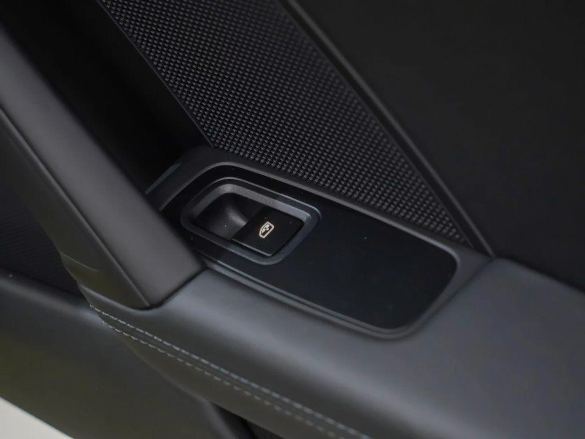 mph016_3260222123_q_Dfw6a_Np_Xd_WV_56r_Y7_PL_2_Jux_OC_Lg_20efca9332