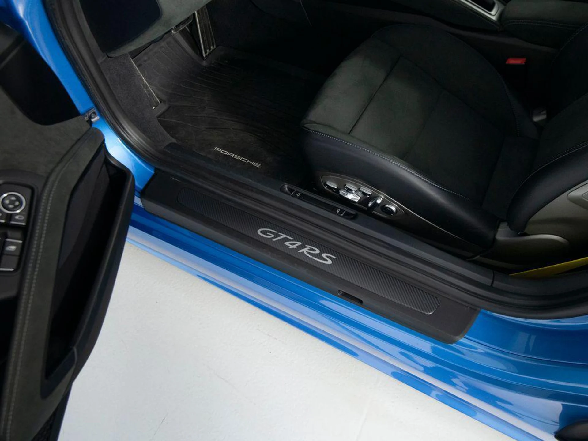 mph016_3265900534_RQ_5jnx6_VZ_5c_Zm6_Q_PKSO_Ar_Rj_Ur4_67978c985c