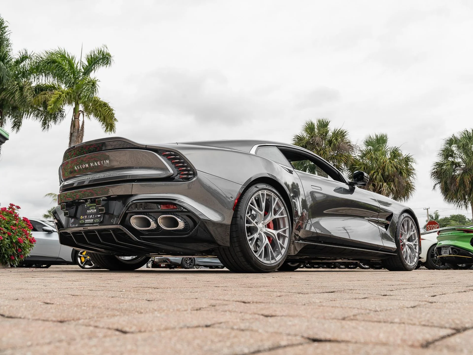 mph016_3267525323_Used_2025_Aston_Martin_Vanquish_Coupe_1780612107_fc99eb7227