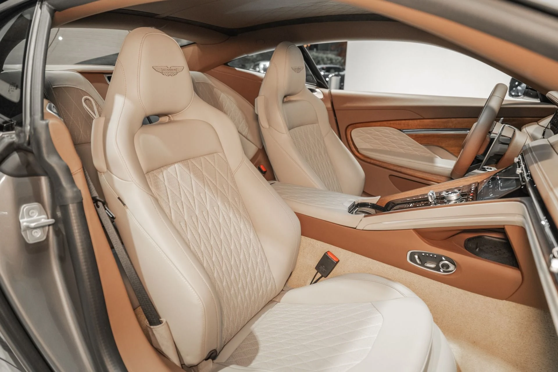 mph016_3269641383_Used_2025_Aston_Martin_DB_12_V8_1762356826_58498a33aa