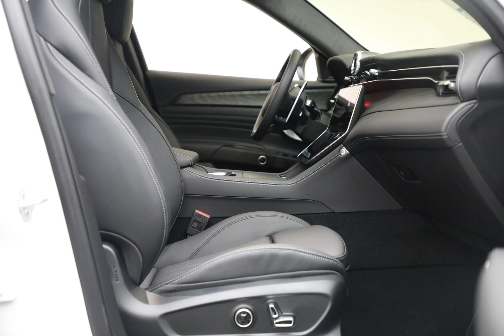 mph016_3277638878_New_2025_Maserati_Grecale_Modena_1761853714_b86b7ca205