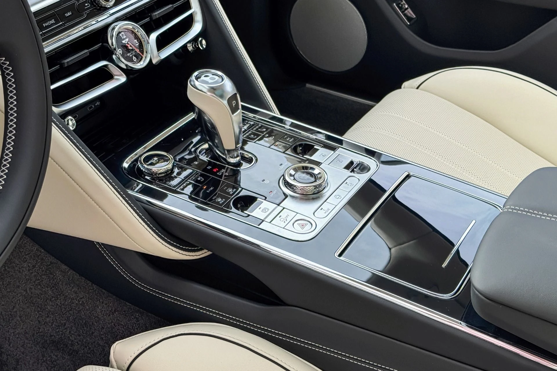 mph016_3278105135_Used_2026_Bentley_Flying_Spur_1784748337_4e19867875