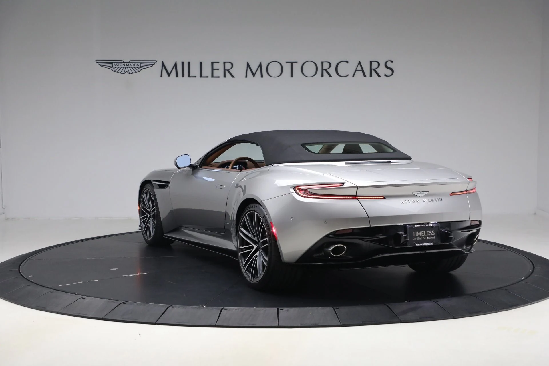 mph016_3278249300_Used_2024_Aston_Martin_DB_12_Volante_1792860584_cbd1ec47e8