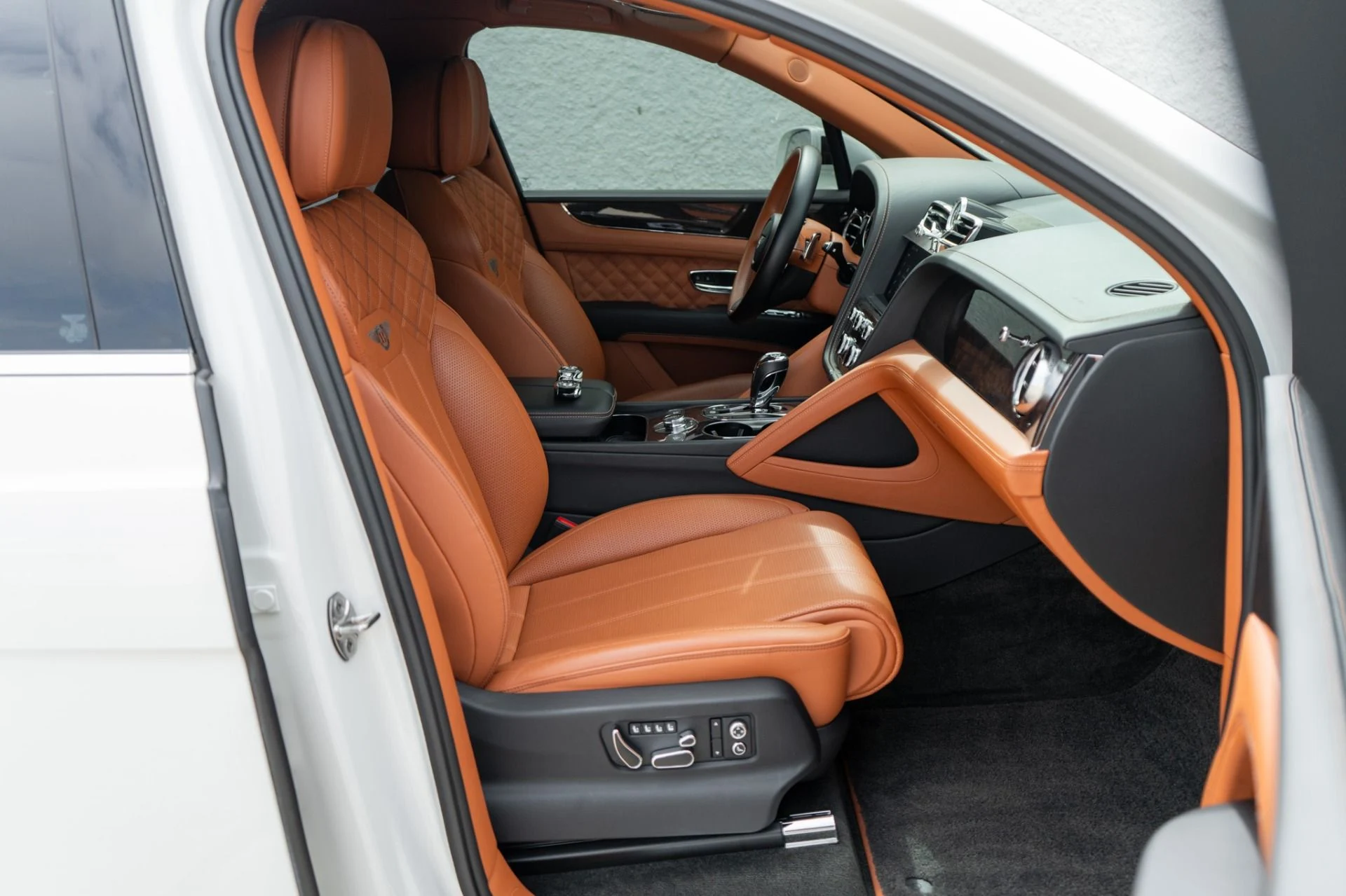 mph016_3283163561_Used_2021_Bentley_Bentayga_V8_1780518091_d3da14cb50
