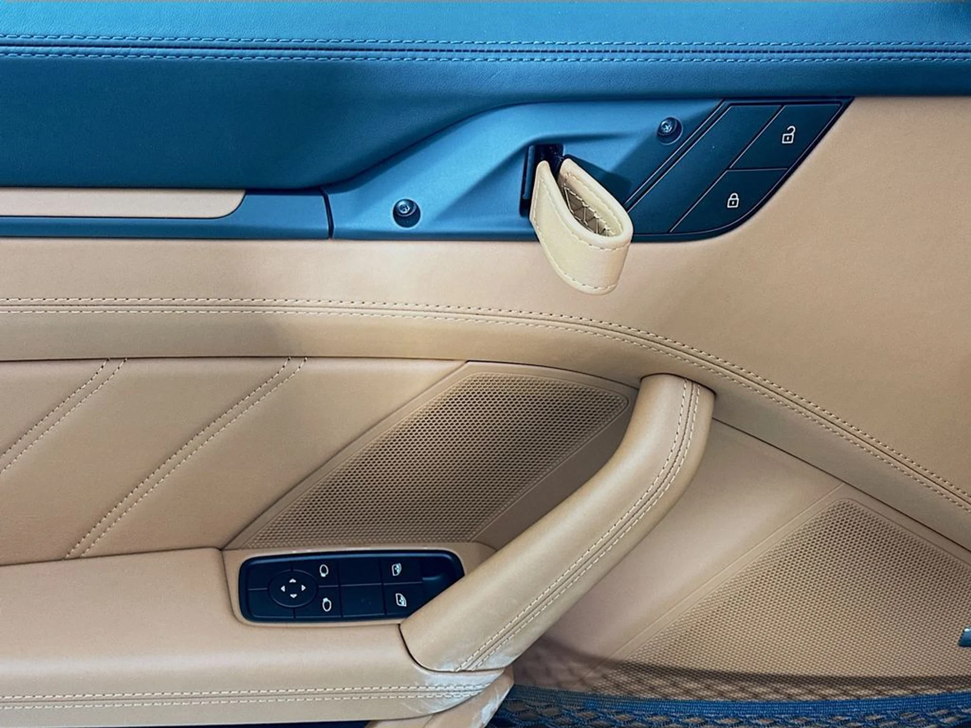 mph016_3285645371_2981c44df1e83dec488eb283bbbd3949x_ac5c48cc18