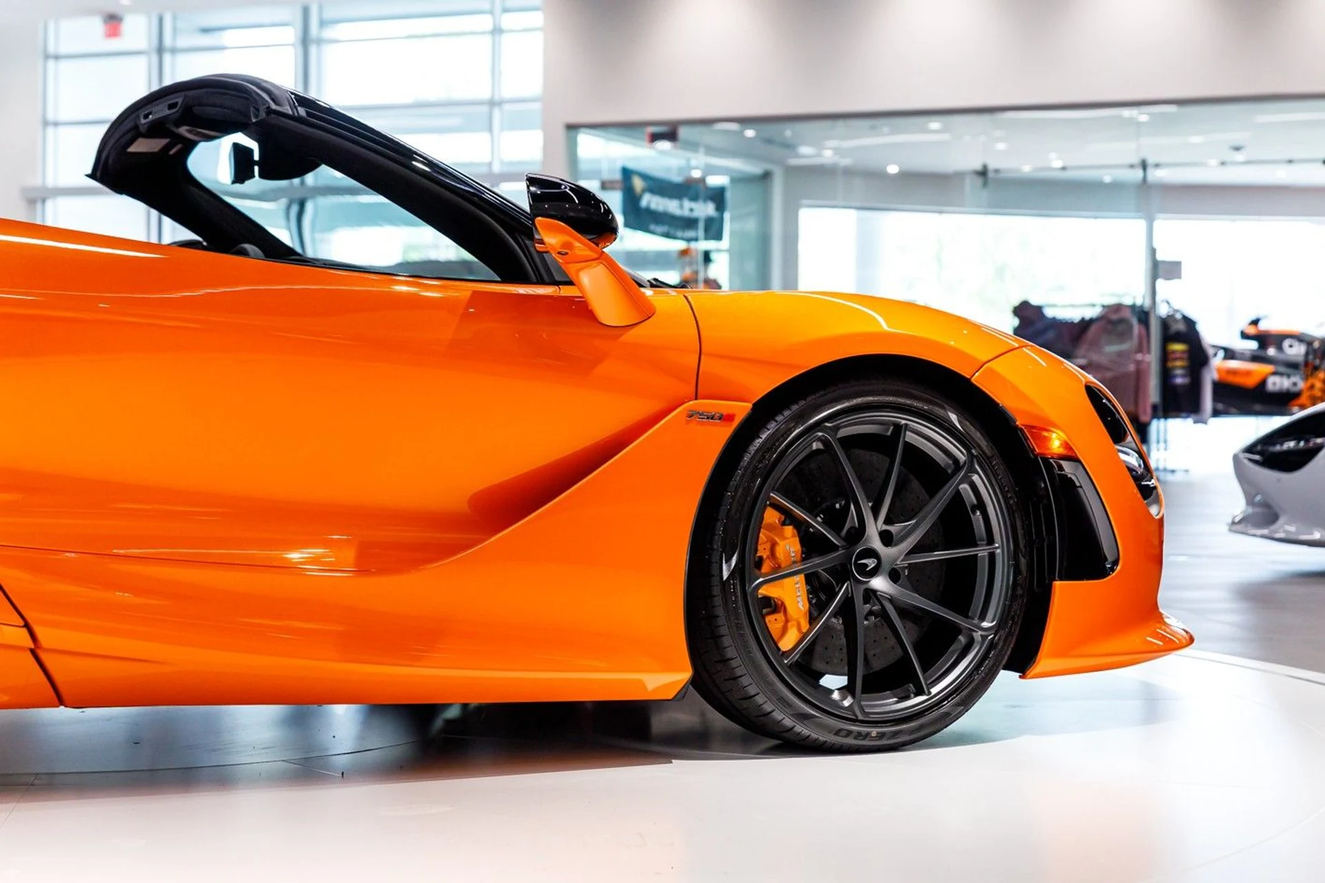 mph016_3287169634_687_p17_l_4e908ed7fe