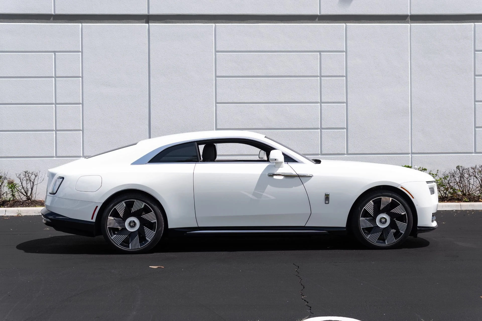 mph016_3288936732_Used_2024_Rolls_Royce_Spectre_1775023108_7e62b527c6