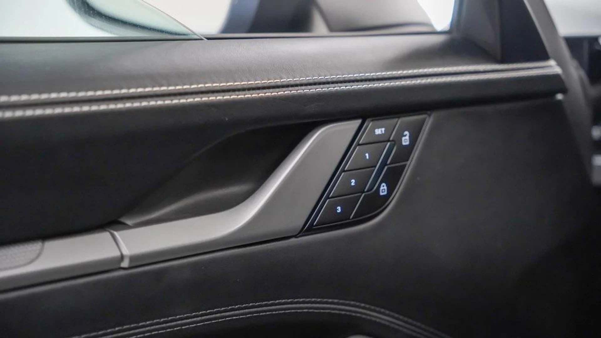 mph016_3293789429_H_Ns32_U_Wo_Ra8w_OQ_8iyj3s_D_Rmdsts_cbf0d510e9