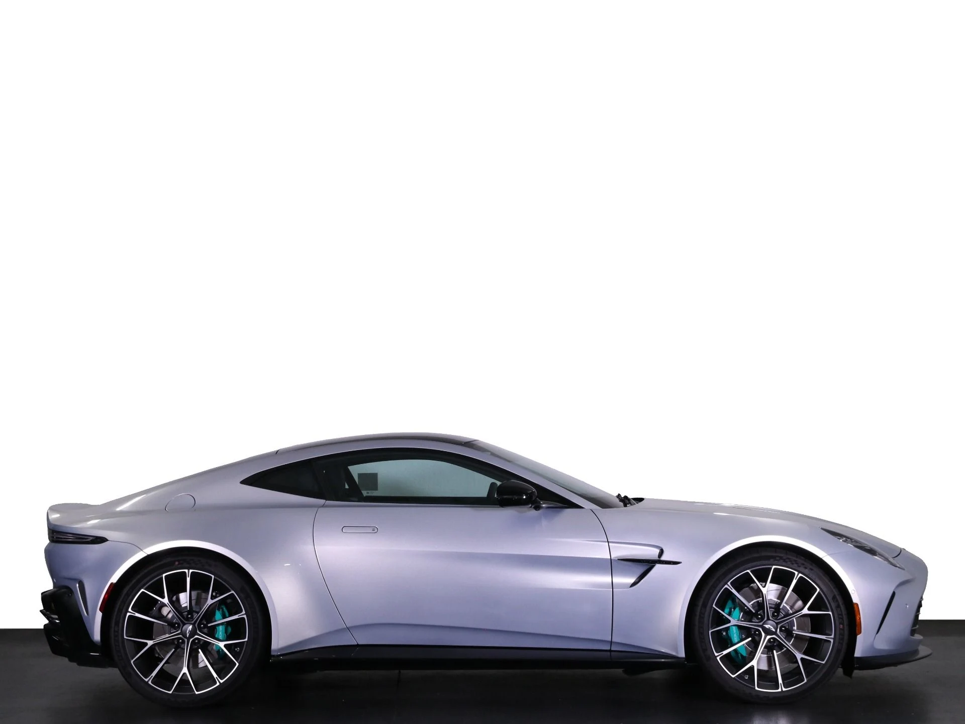 mph016_3294793136_New_2025_Aston_Martin_Vantage_1758482523_6ff0a76f7d